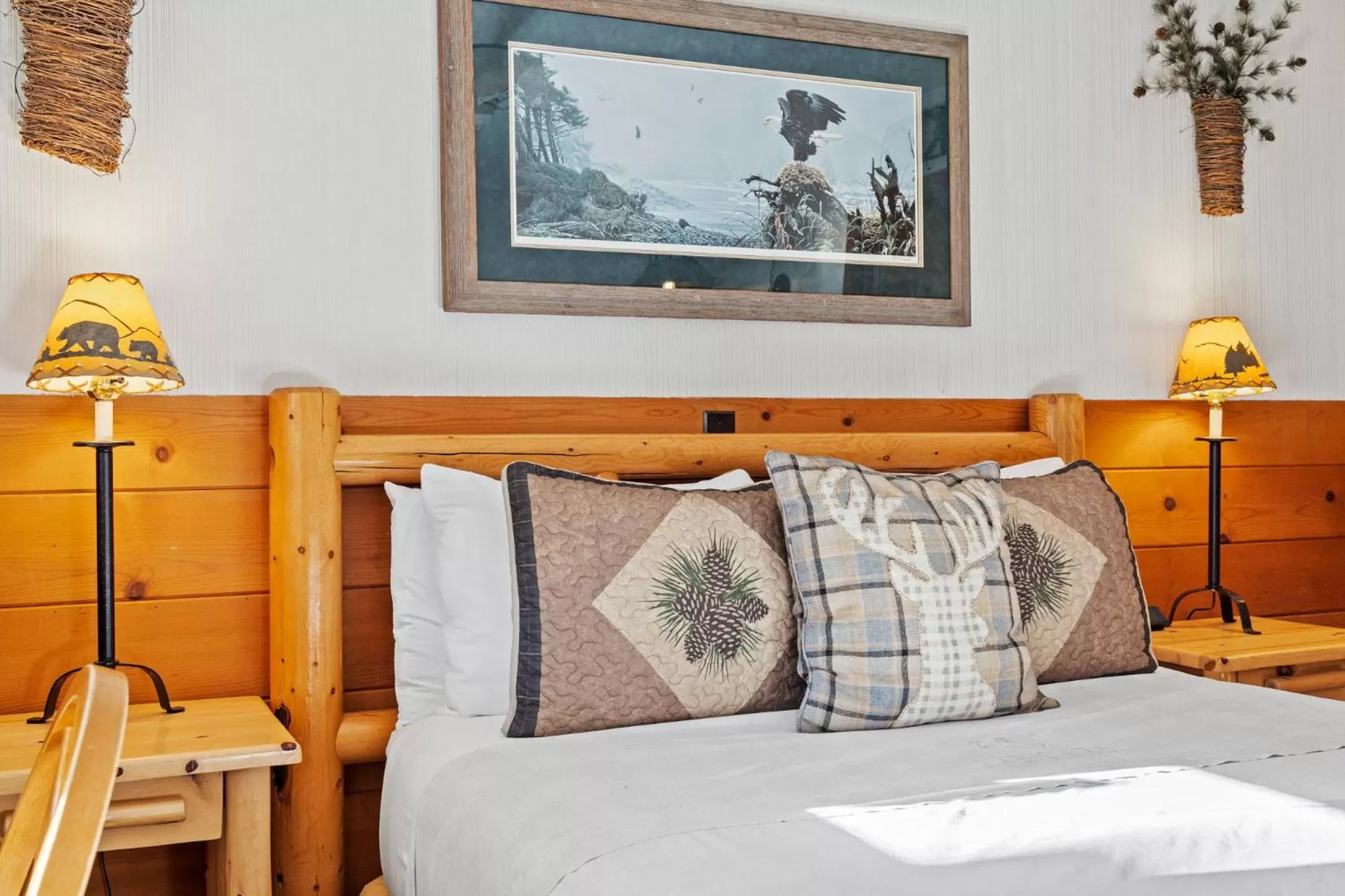 No. 2 Queen Room (Pet-friendly) in Mother Nature's Inn