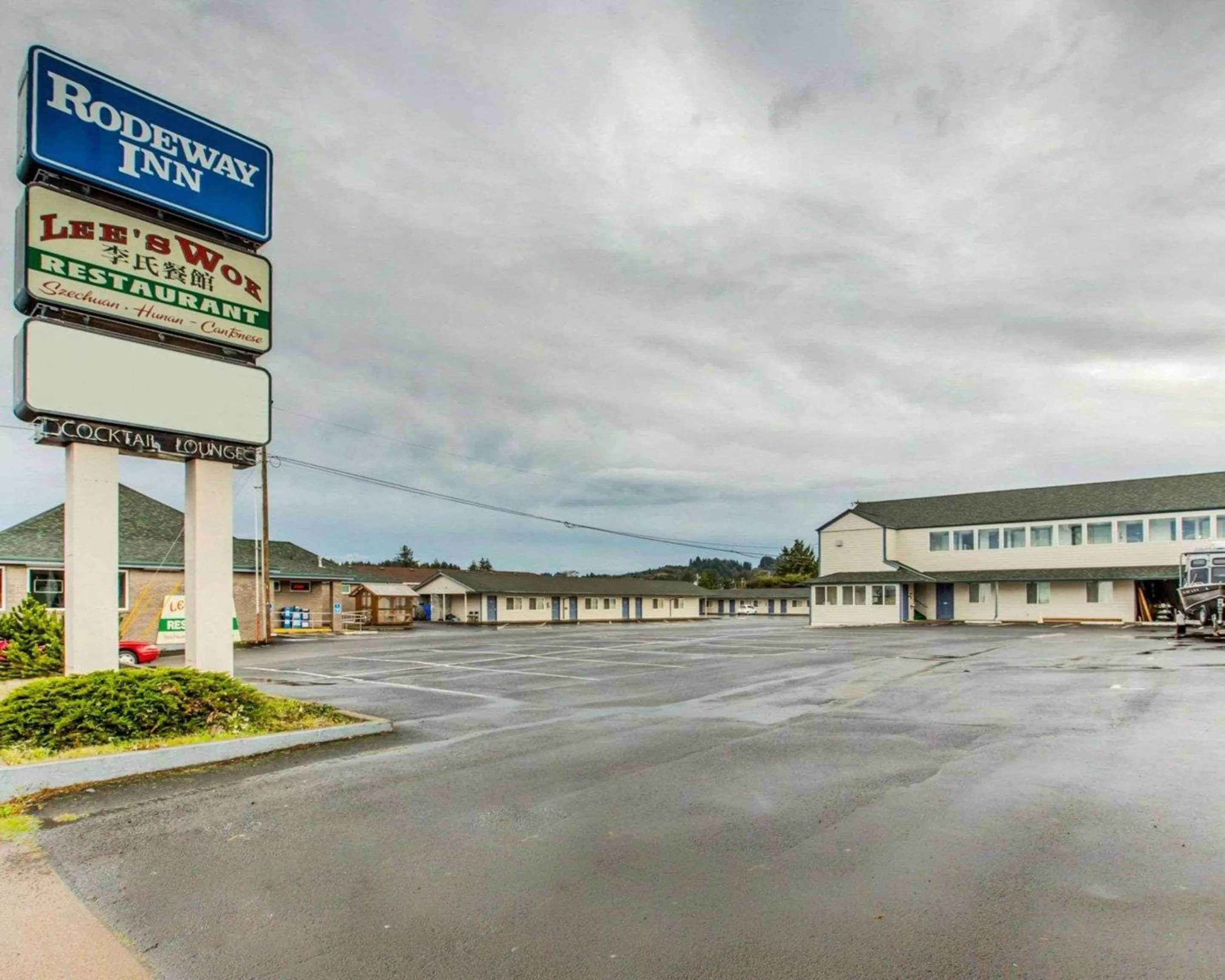 Property building in Rodeway Inn Newport