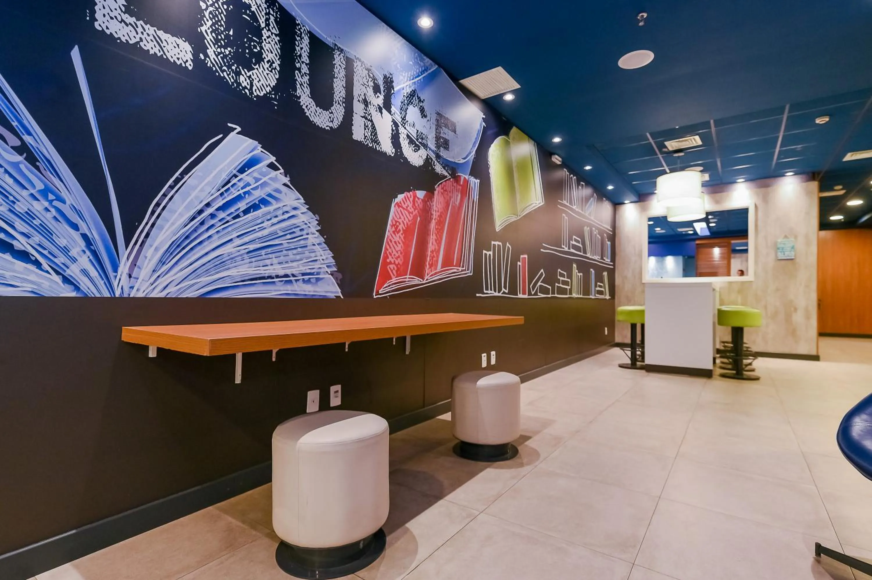 Lobby or reception in ibis budget Santos Gonzaga