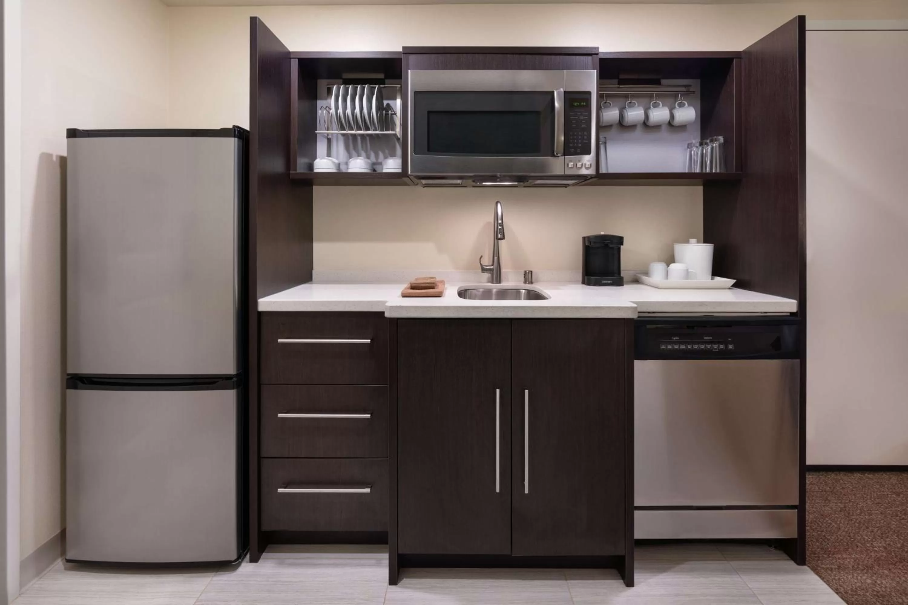 Kitchen or kitchenette in Home2 Suites by Hilton Anchorage/Midtown