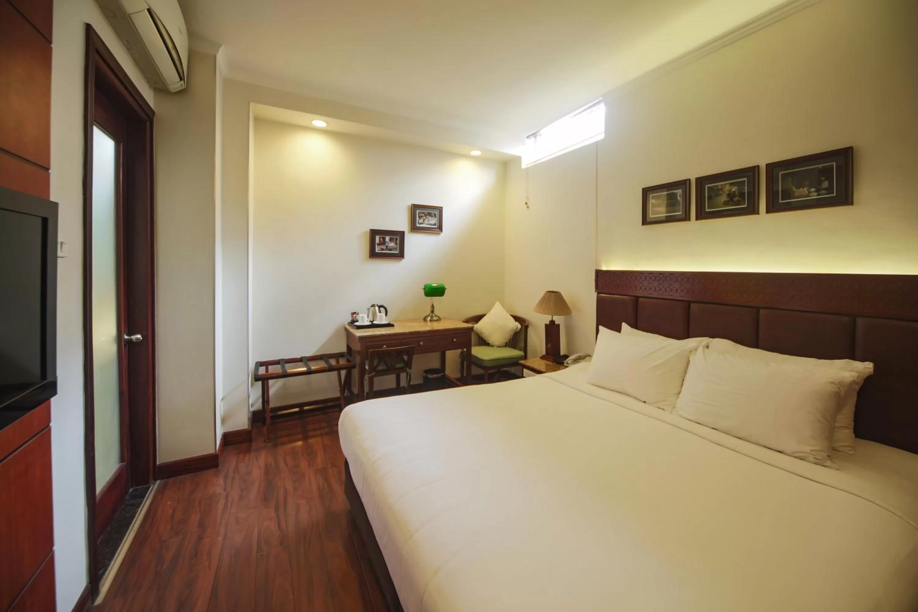 Photo of the whole room, Bed in Hanoi E Central Luxury Hotel & Restaurant