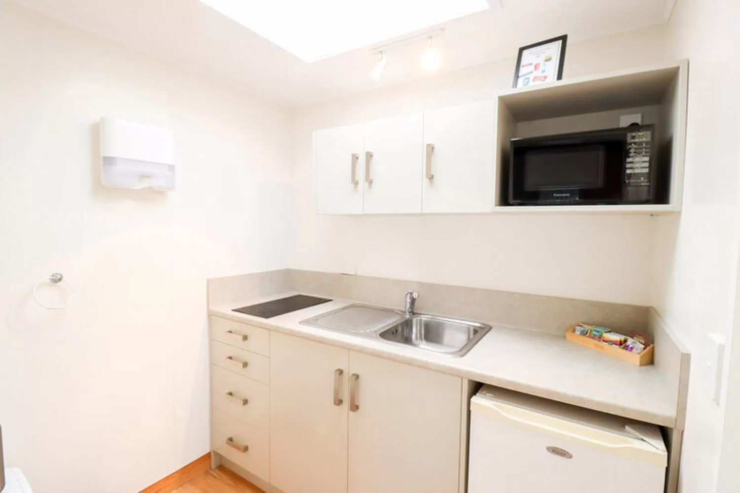 Kitchen or kitchenette in Aztec Motel