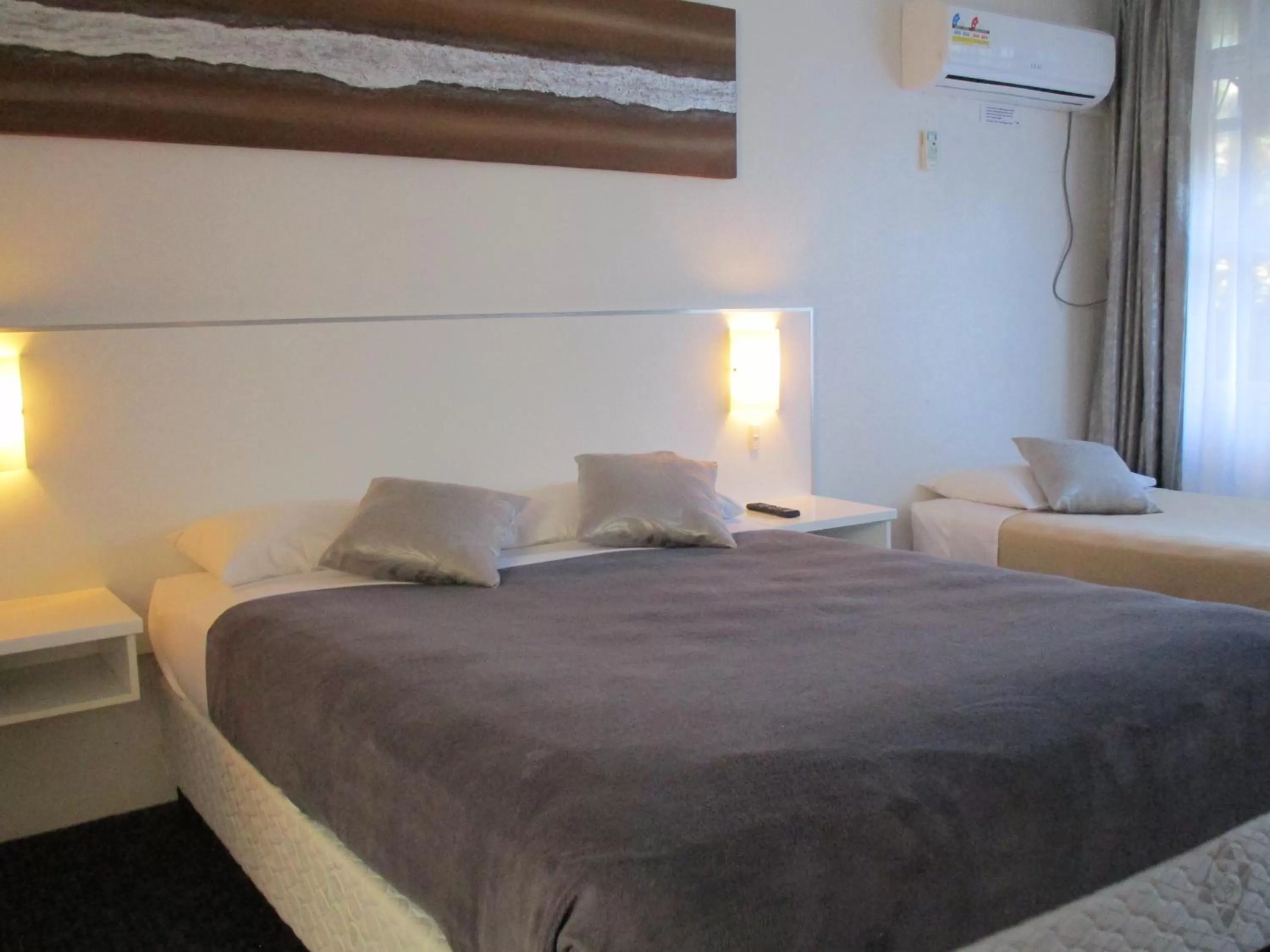 Photo of the whole room, Bed in Cronulla Motor Inn