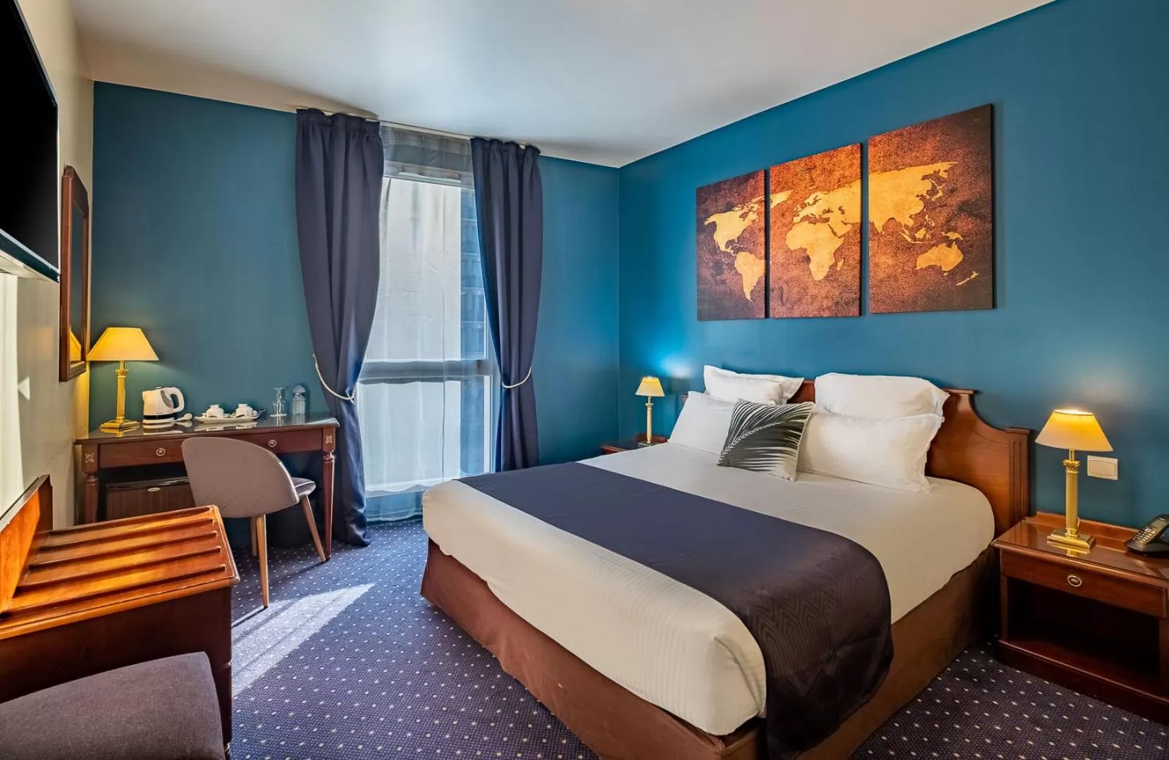 Bedroom, Bed in Amiral Hôtel