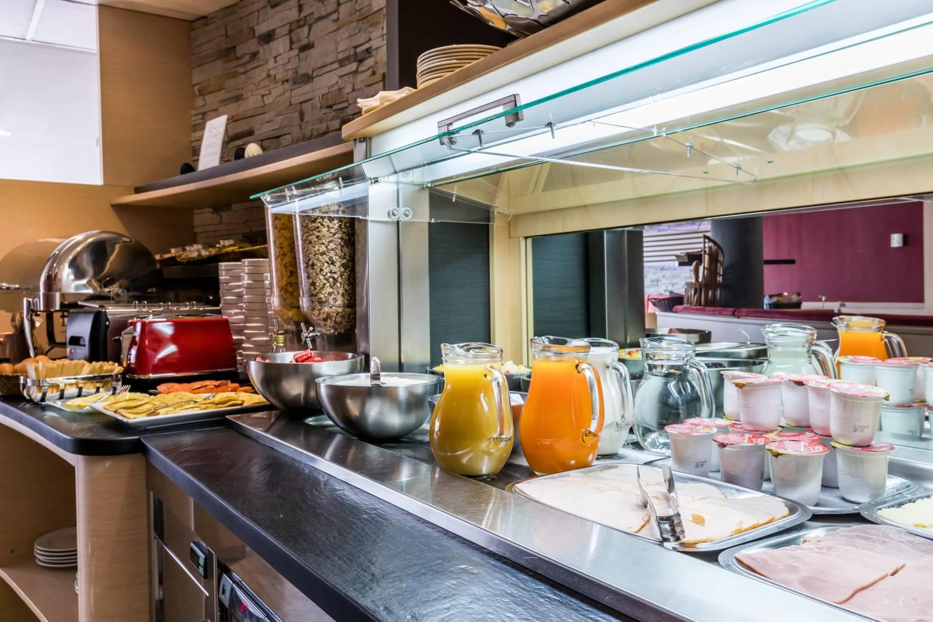 Buffet breakfast in Hotel De Suède