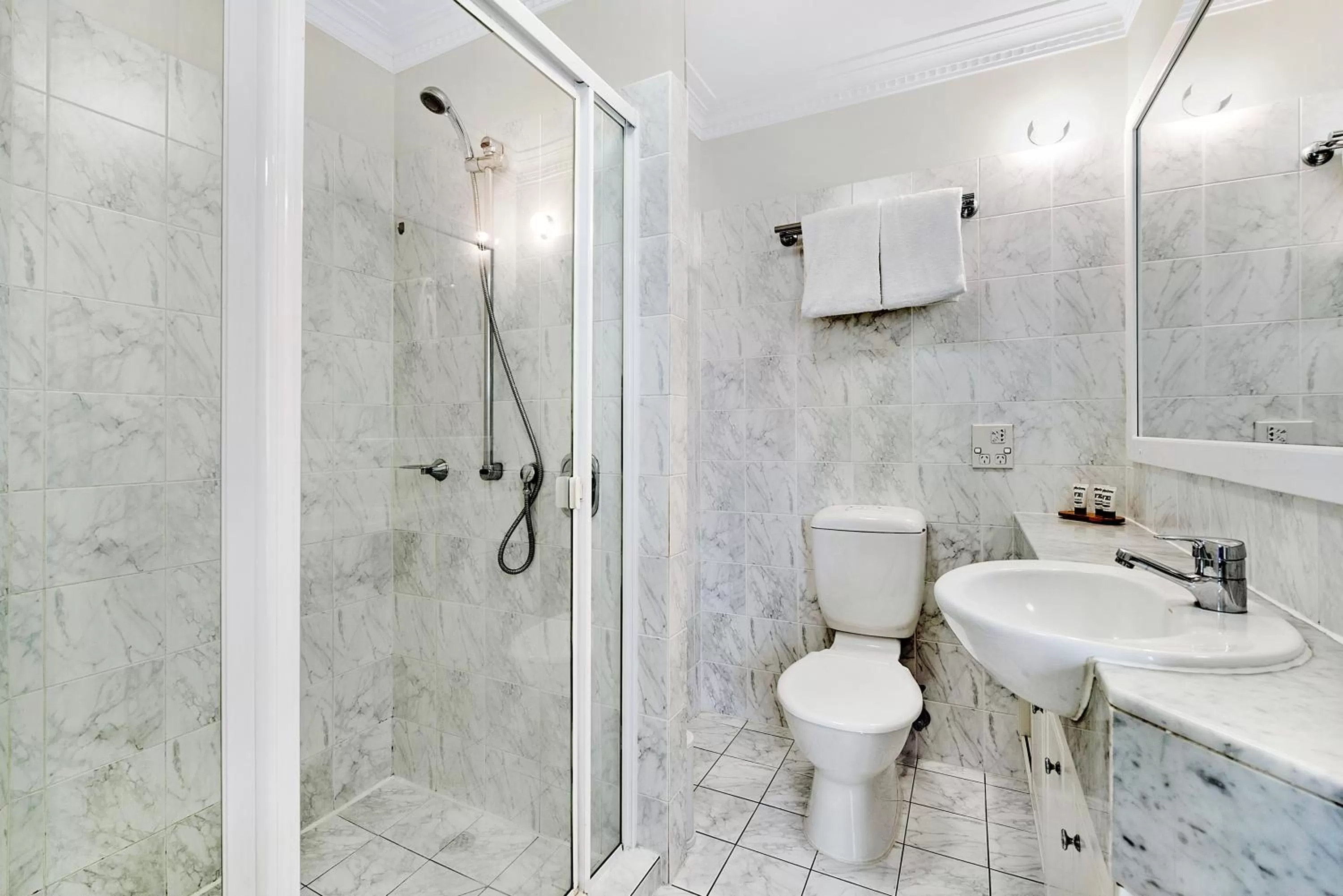 Bathroom in Rothbury Hotel