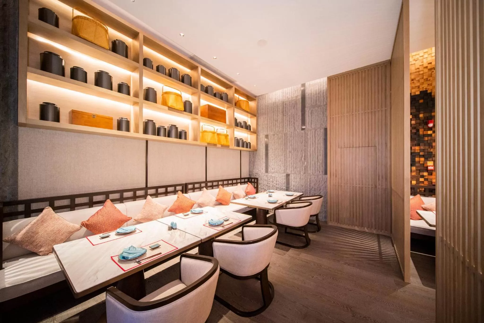 Lounge or bar in Crowne Plaza Shenzhen Nanshan by IHG