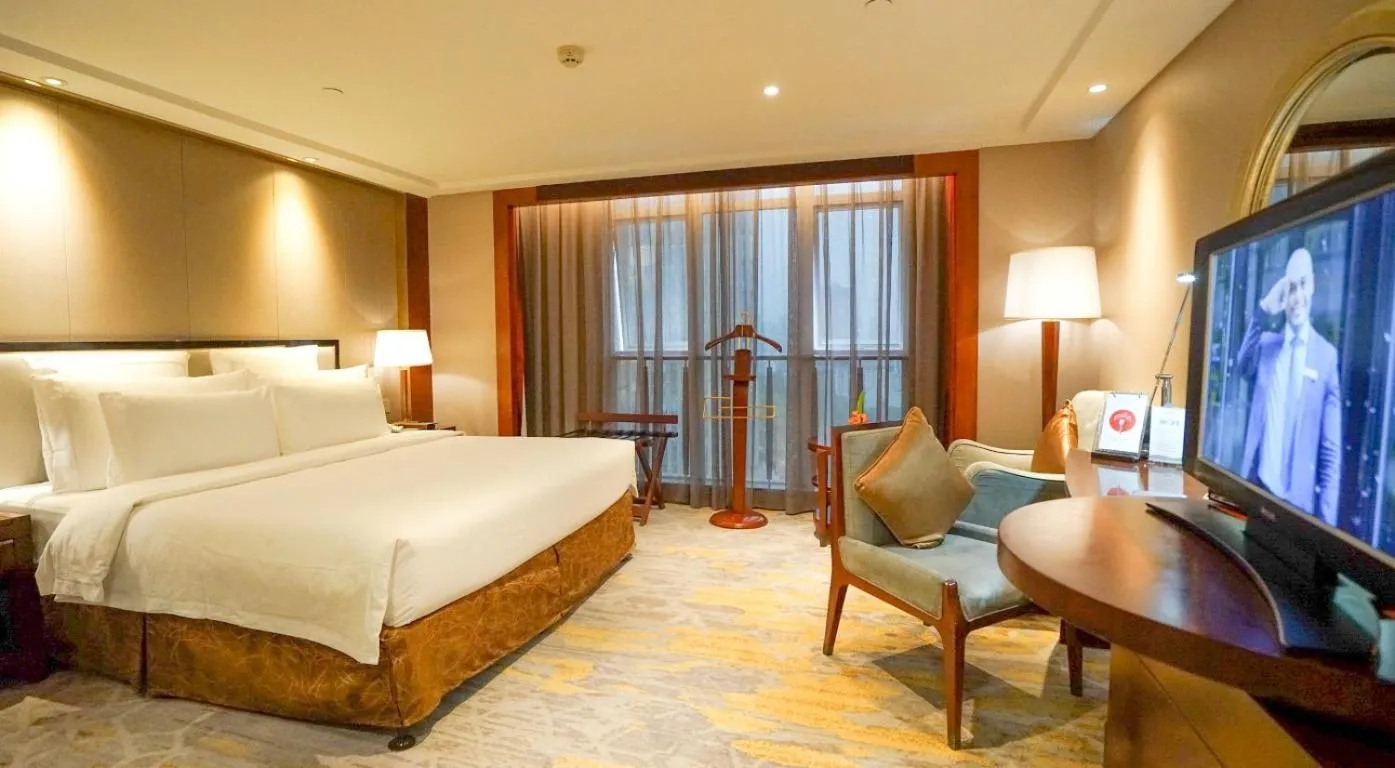 Deluxe King Room in Wyndham Grand Plaza Royale Ningbo