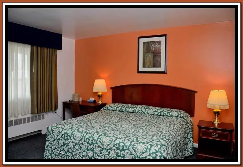 King Room in The Cardinal Inn King Room in The Cardinal Inn