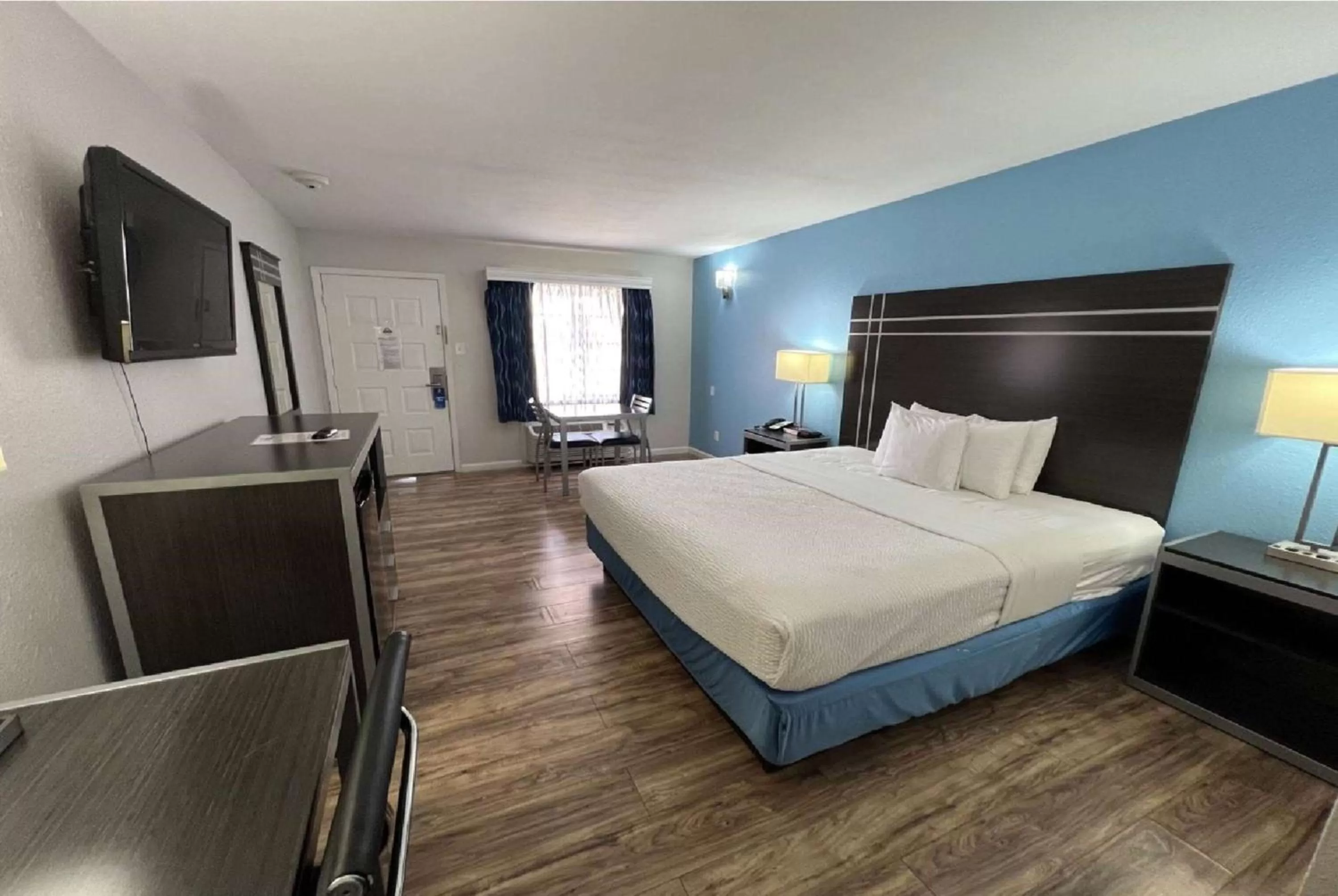 Photo of the whole room, Bed in Days Inn by Wyndham Orange