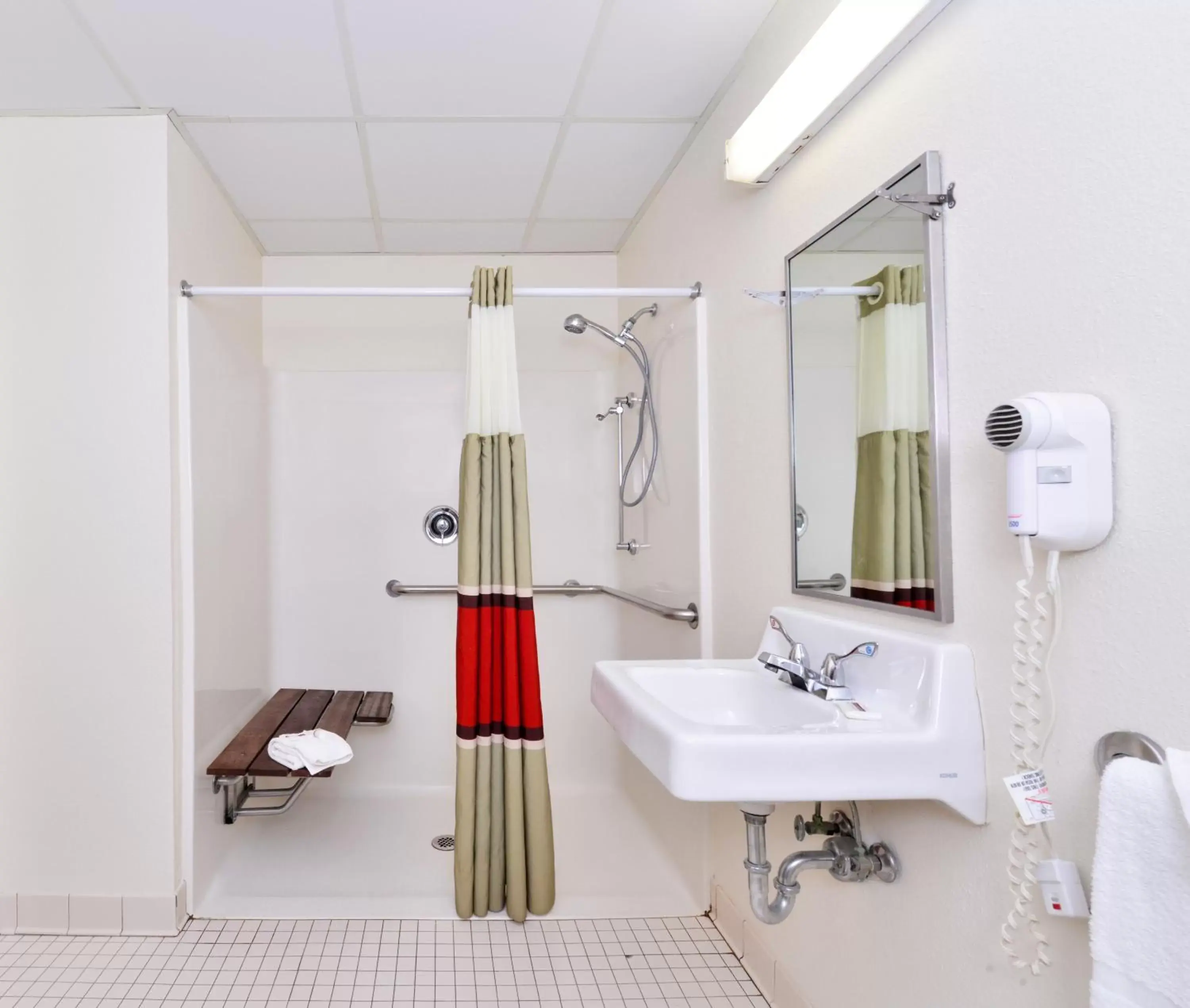 King Room – Disability Access/Non-Smoking in Red Roof Inn Sandusky - Milan King Room – Disability Access/Non-Smoking in Red Roof Inn Sandusky - Milan