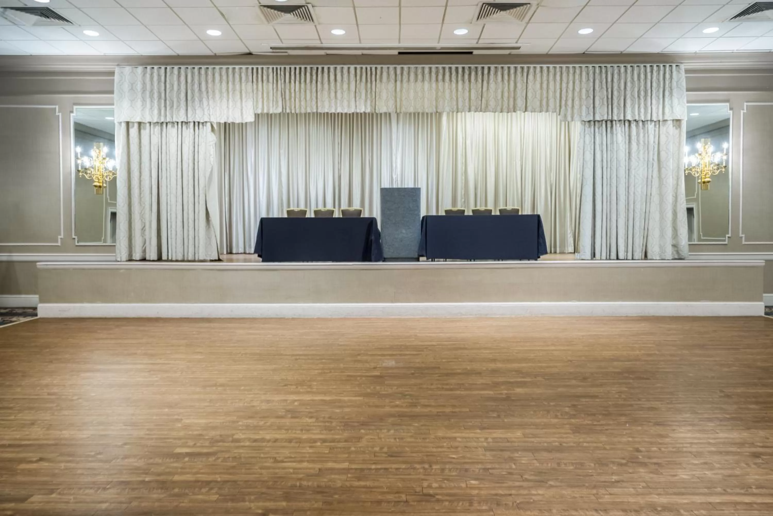 Banquet/Function facilities in enVision Hotel & Conference Center Mansfield-Foxboro