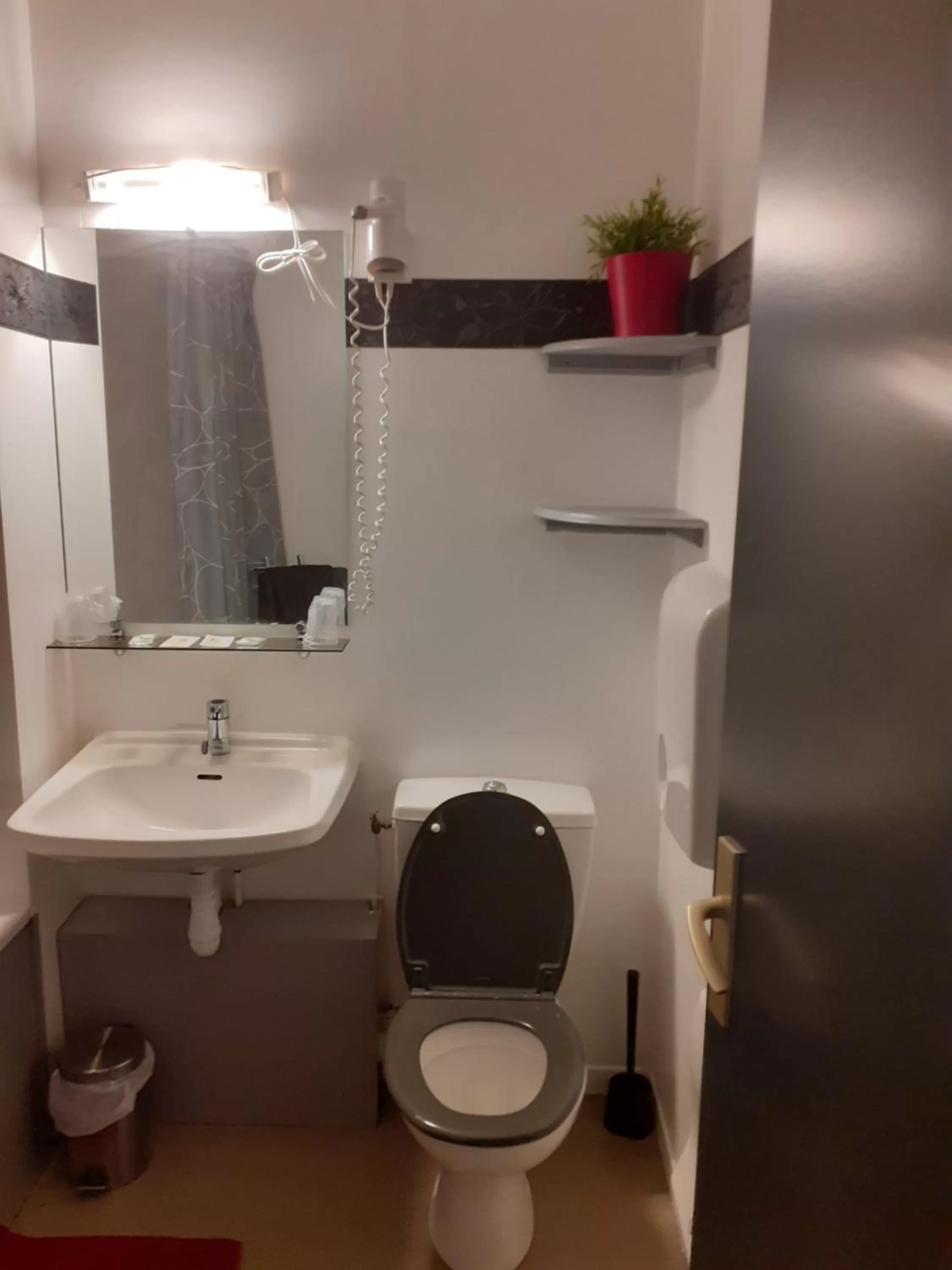 Bathroom in Hotel Restaurant La Cuis'in