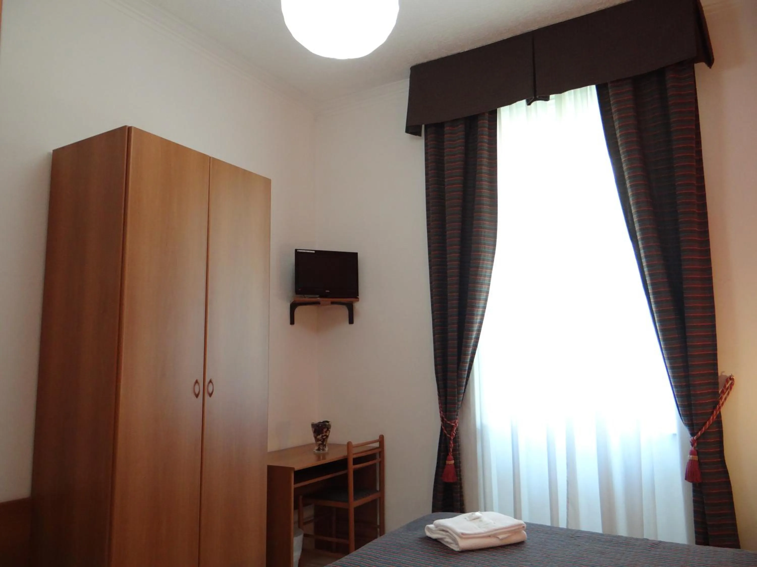 TV and multimedia, Bed in Hotel Amendola Fiera