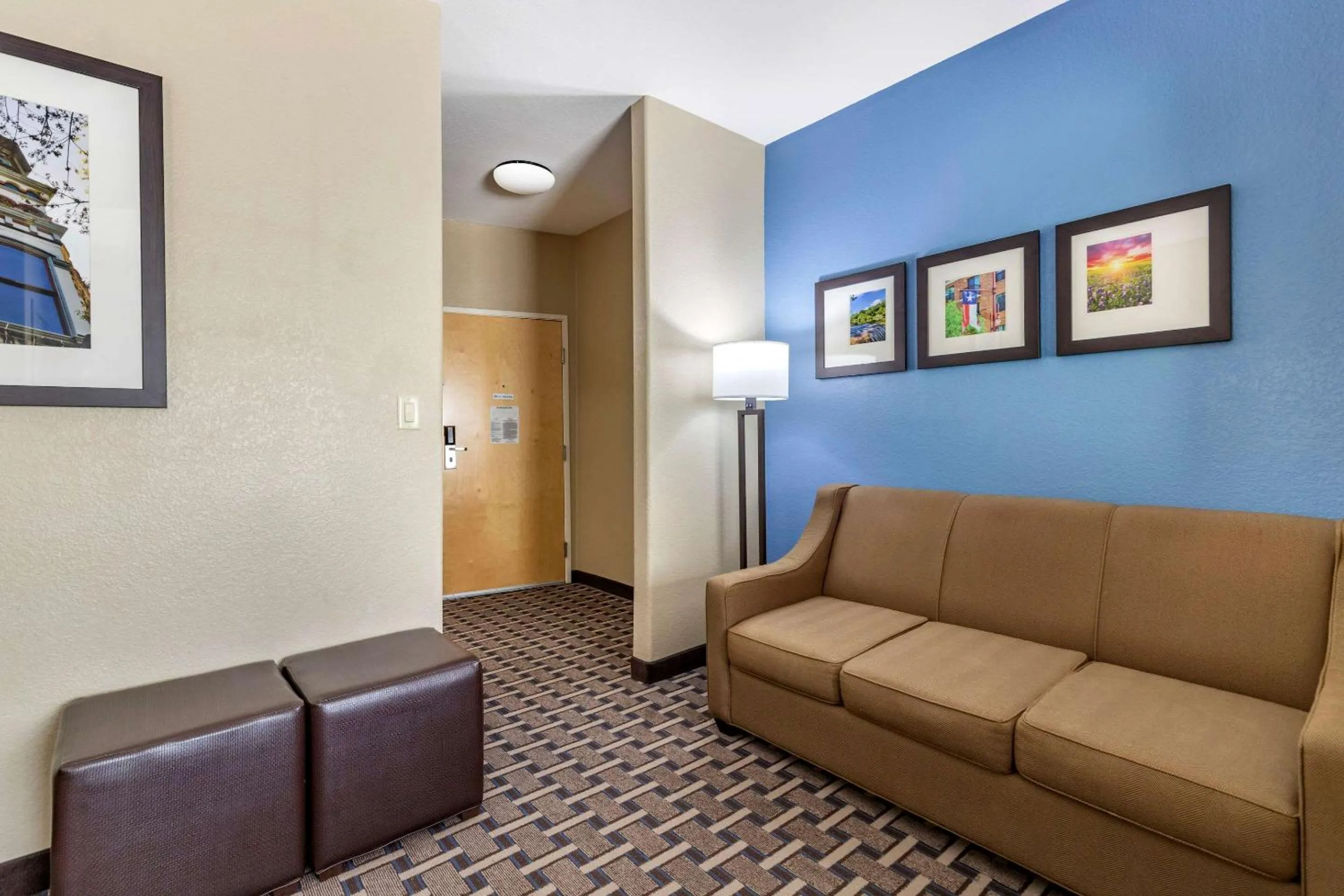 Photo of the whole room in Comfort Suites Georgetown