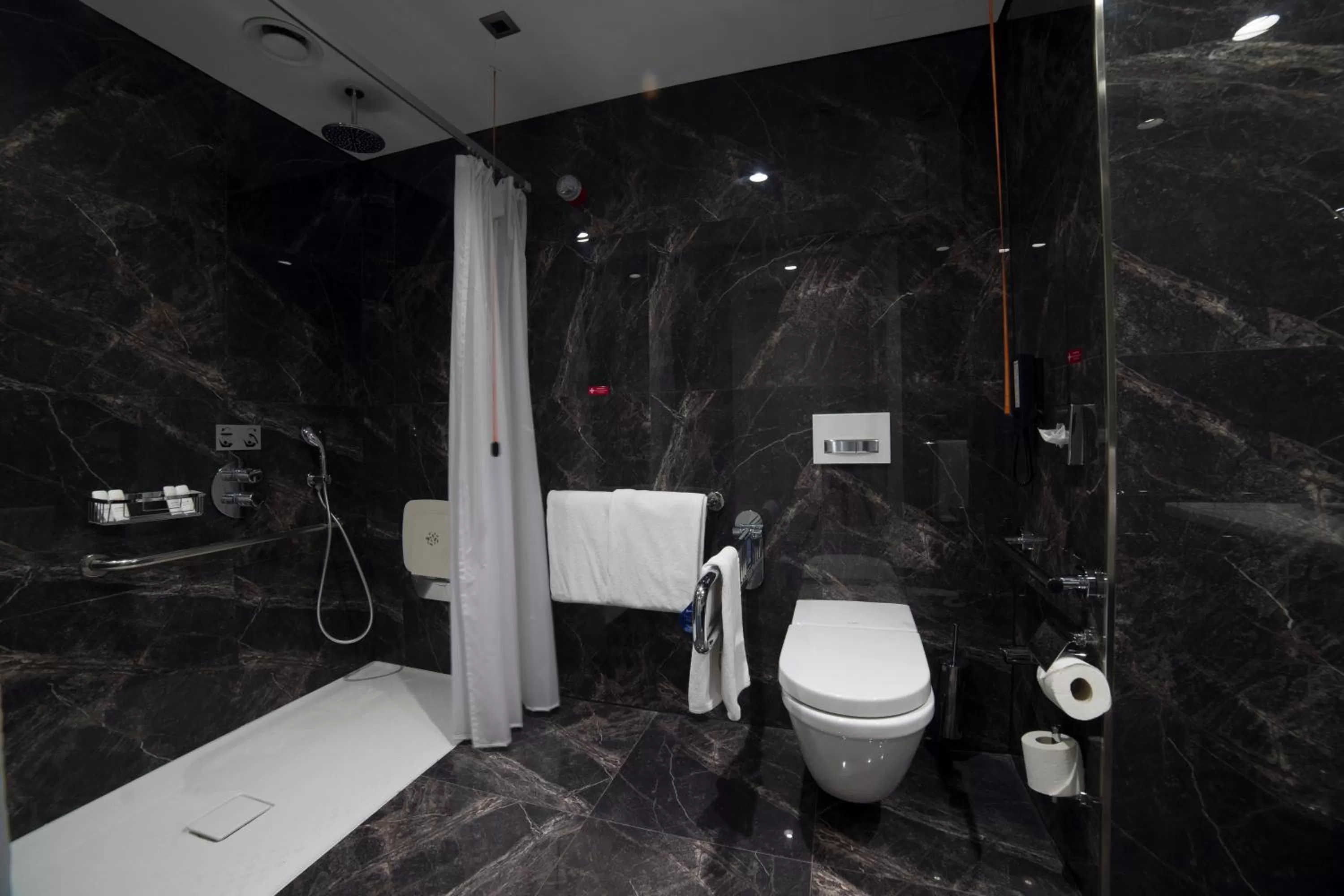 Shower in Radisson Blu Hotel, Kayseri