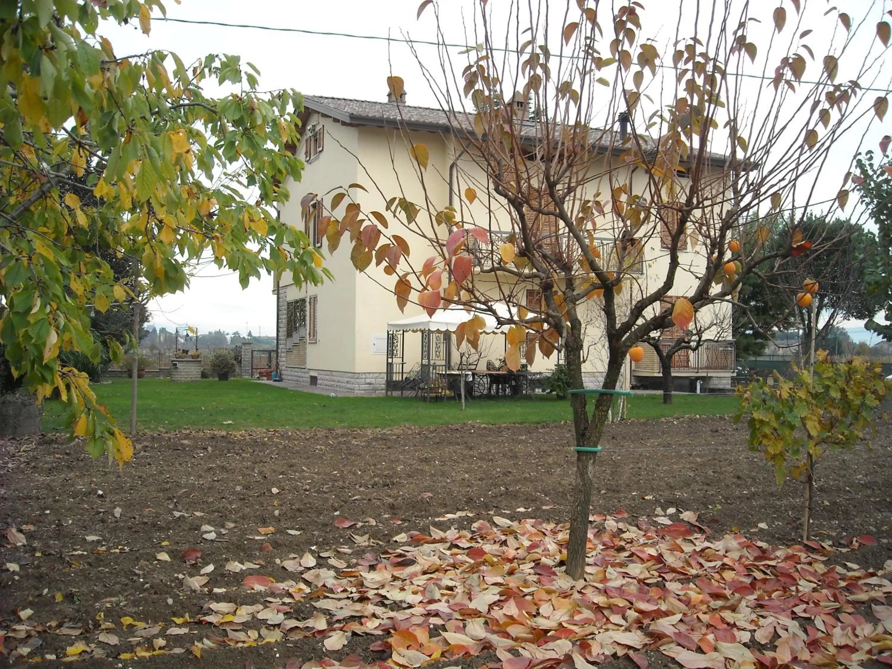 Garden, Property Building in B&B Le Stagioni