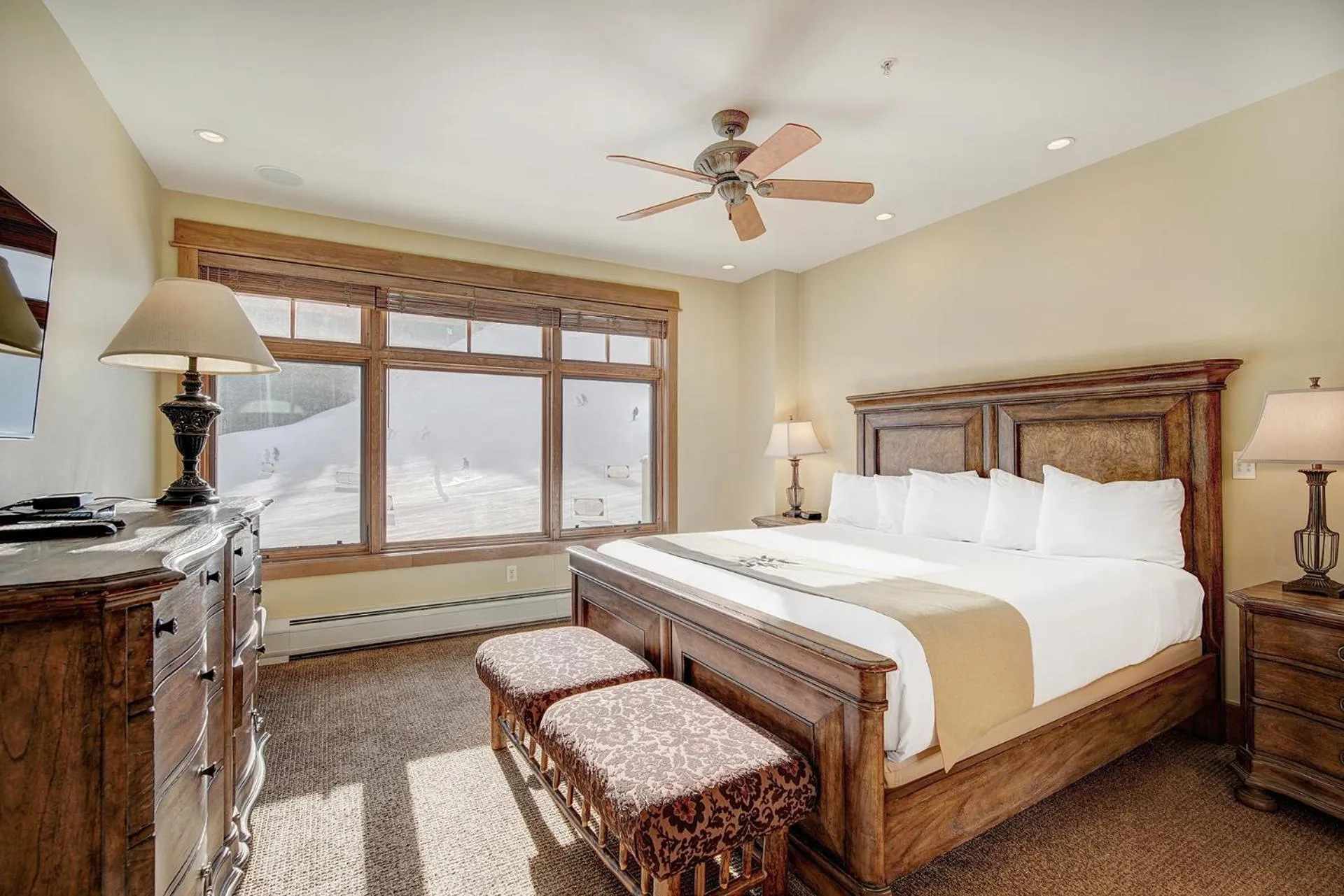 Bed in Timbers & Lone Eagle by Vail Resorts