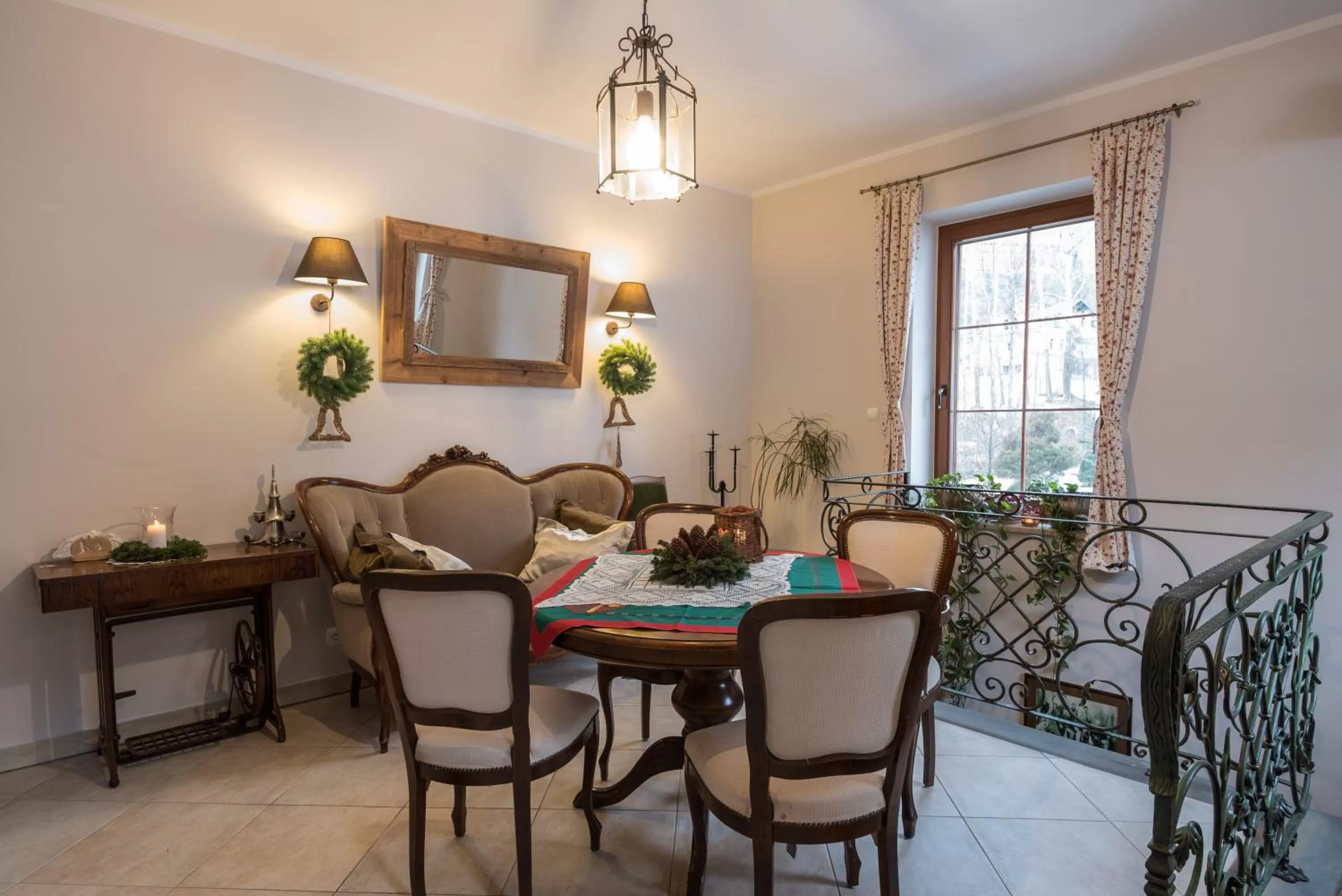 Communal lounge/ TV room in Willa Pokusa