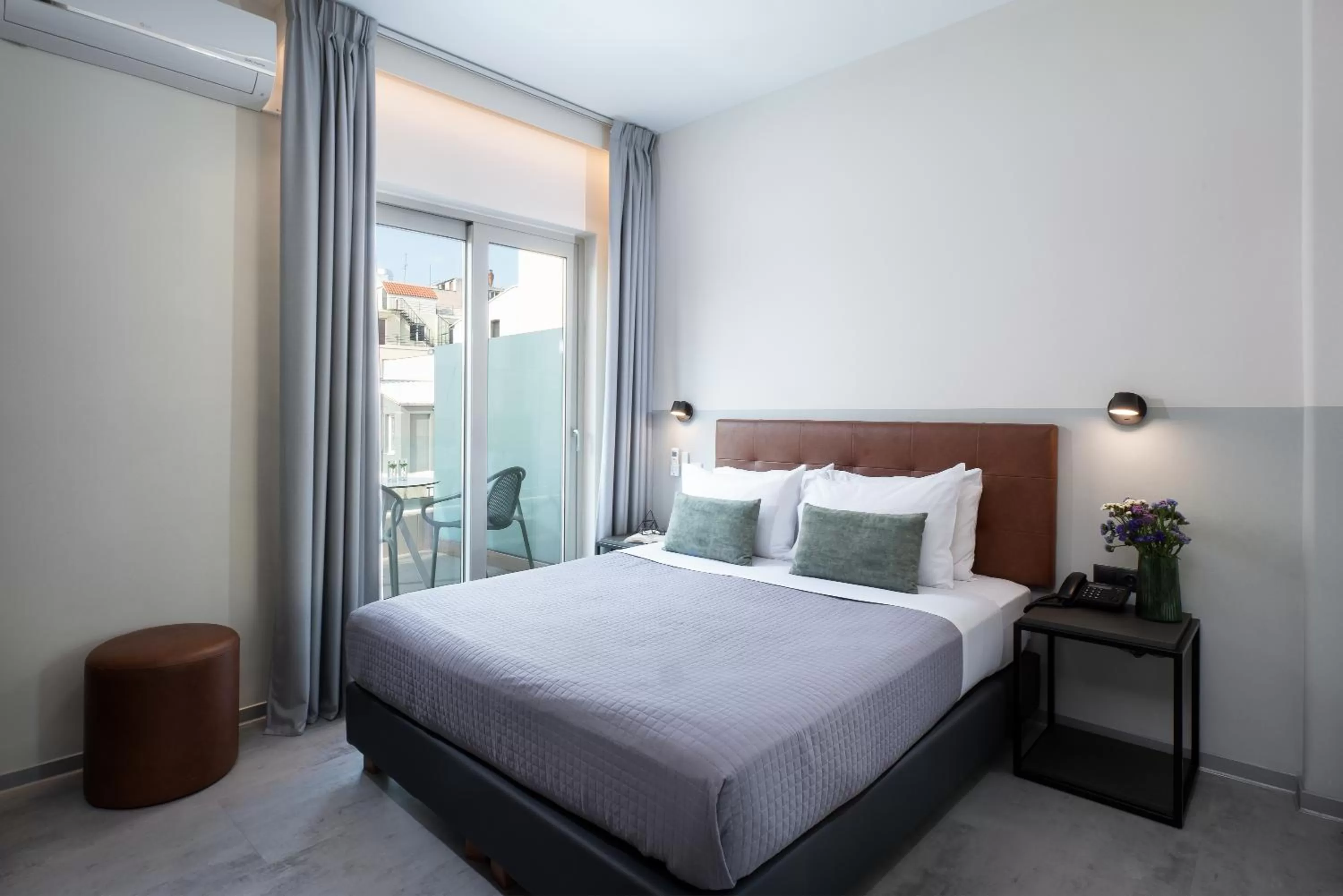 Photo of the whole room, Bed in Enattica Suites