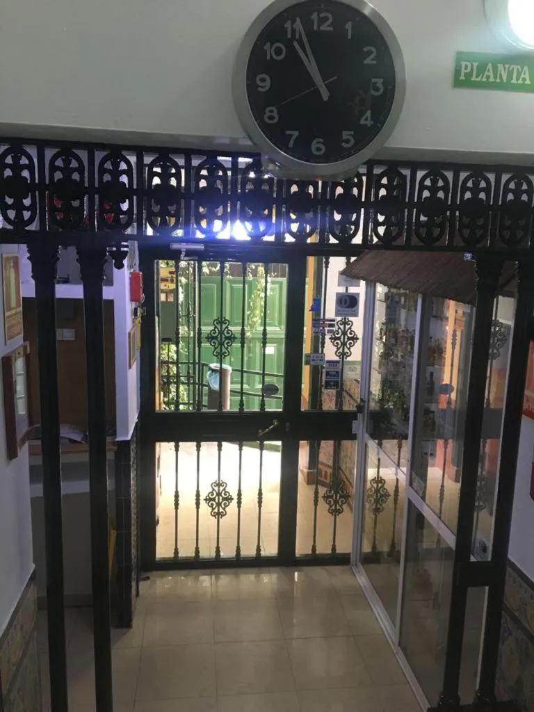 Facade/entrance in Hostal Alcobia