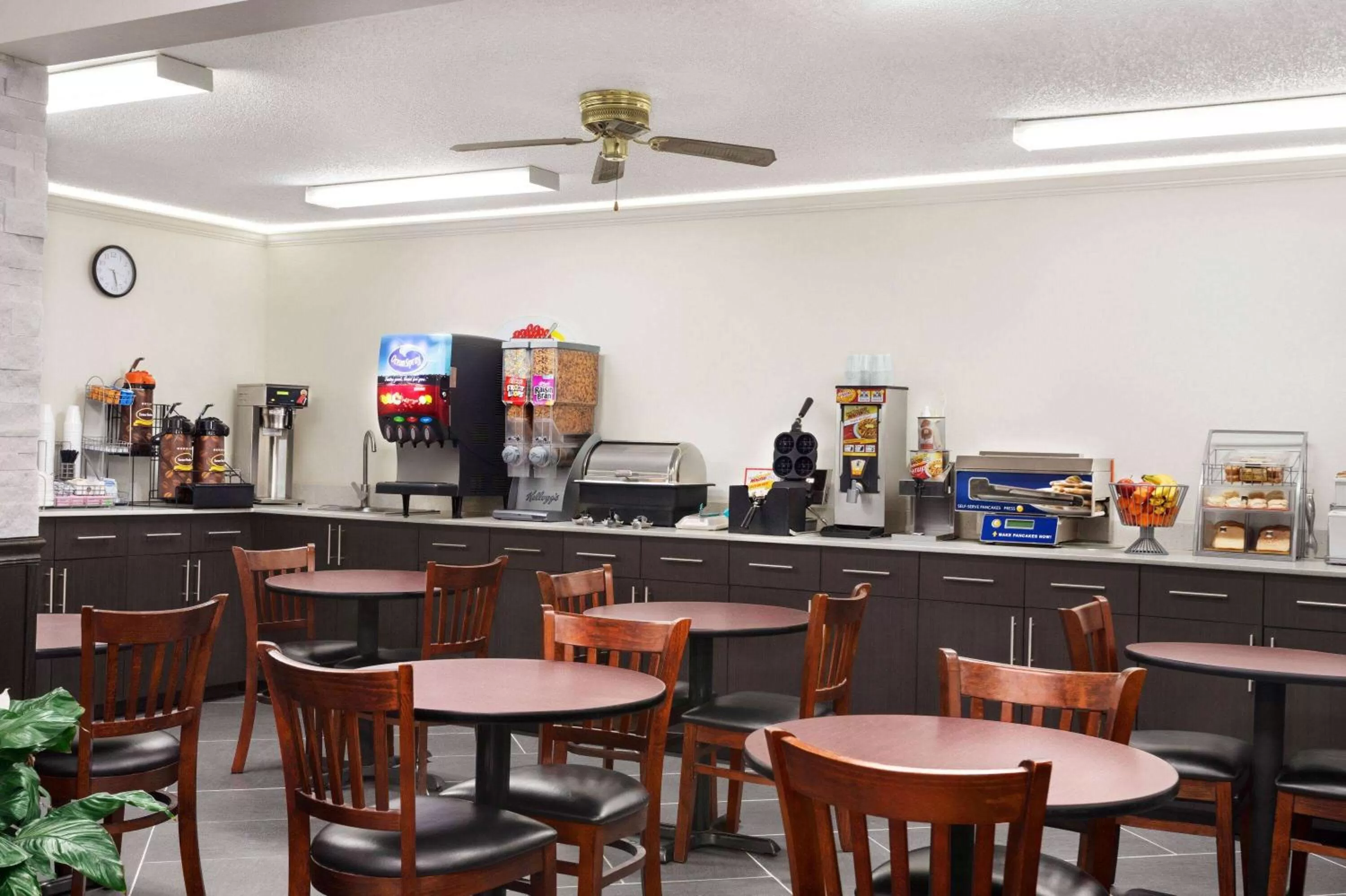 Restaurant/places to eat in Super 8 by Wyndham Chillicothe