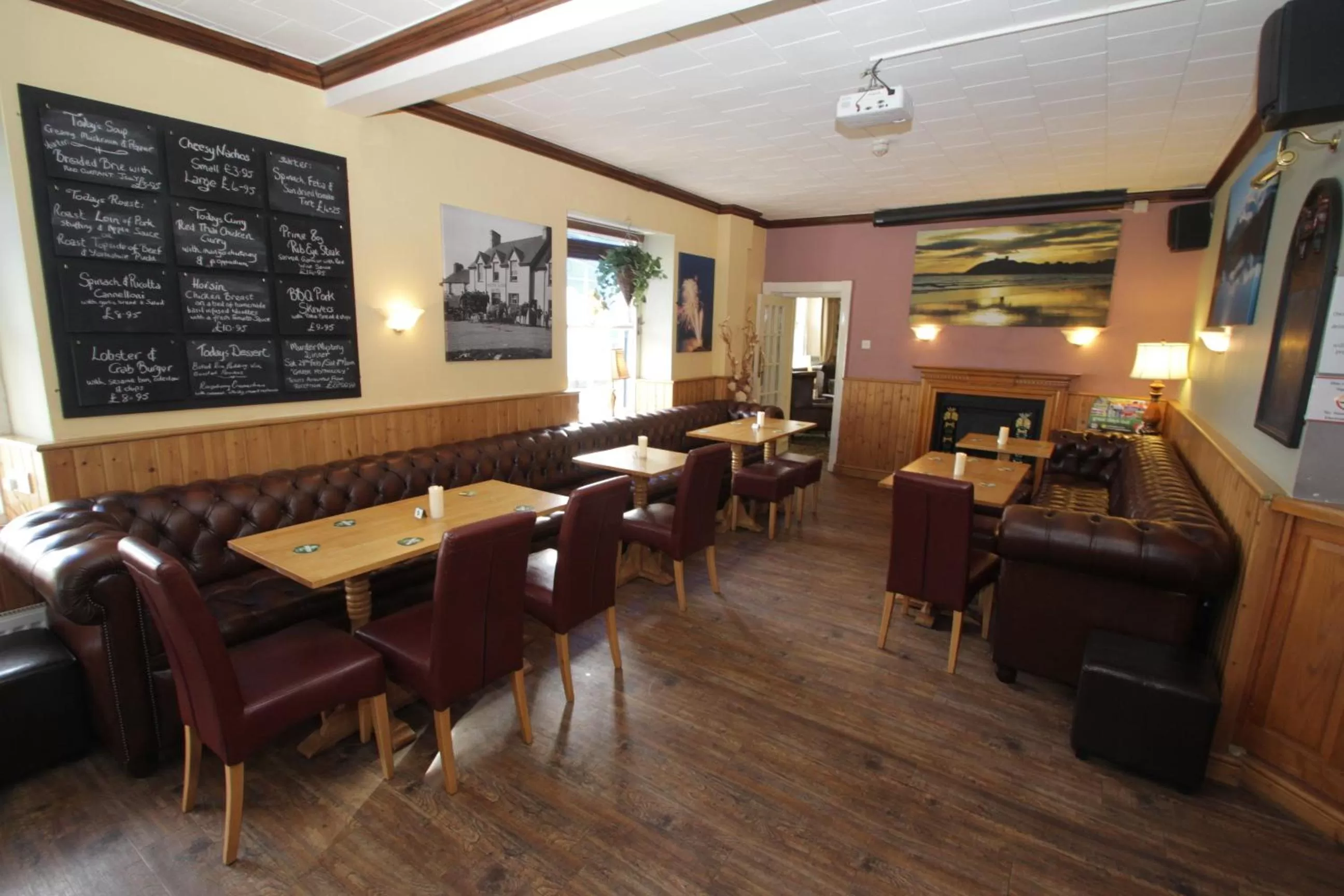 Restaurant/places to eat in Lion Hotel & Studio Apartments