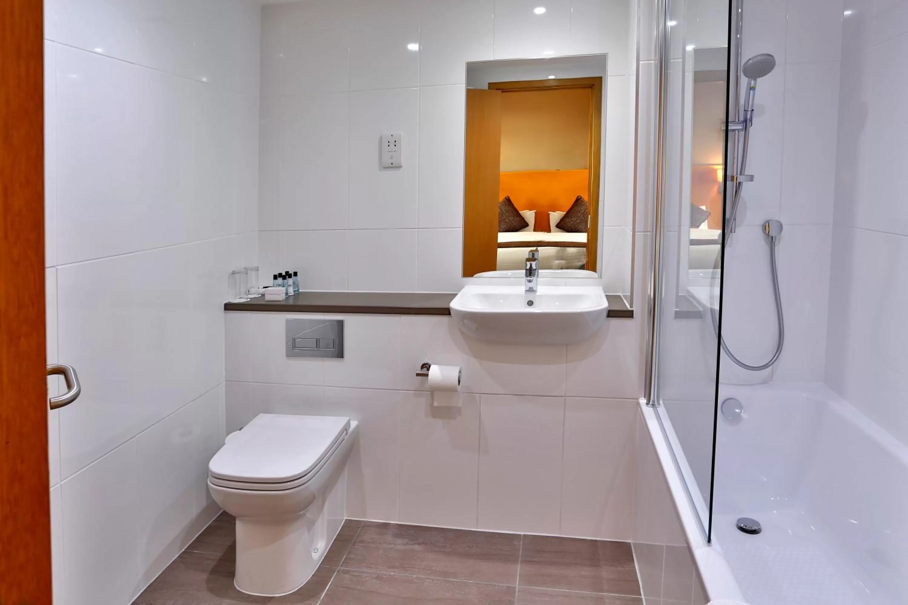 Toilet in Garner Hotel Nottingham City Centre by IHG