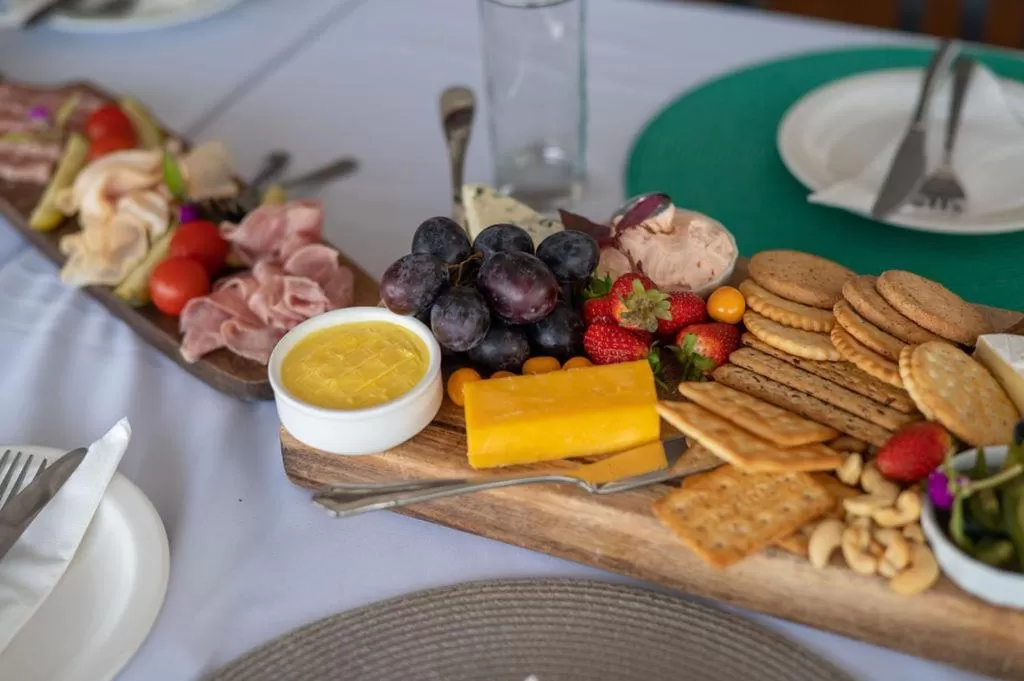 Food and drinks in Issaquena Heights Boutique Hotel