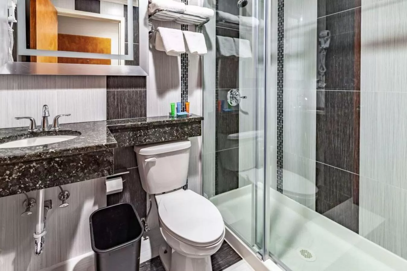 Shower in Umbrella Hotel Brooklyn