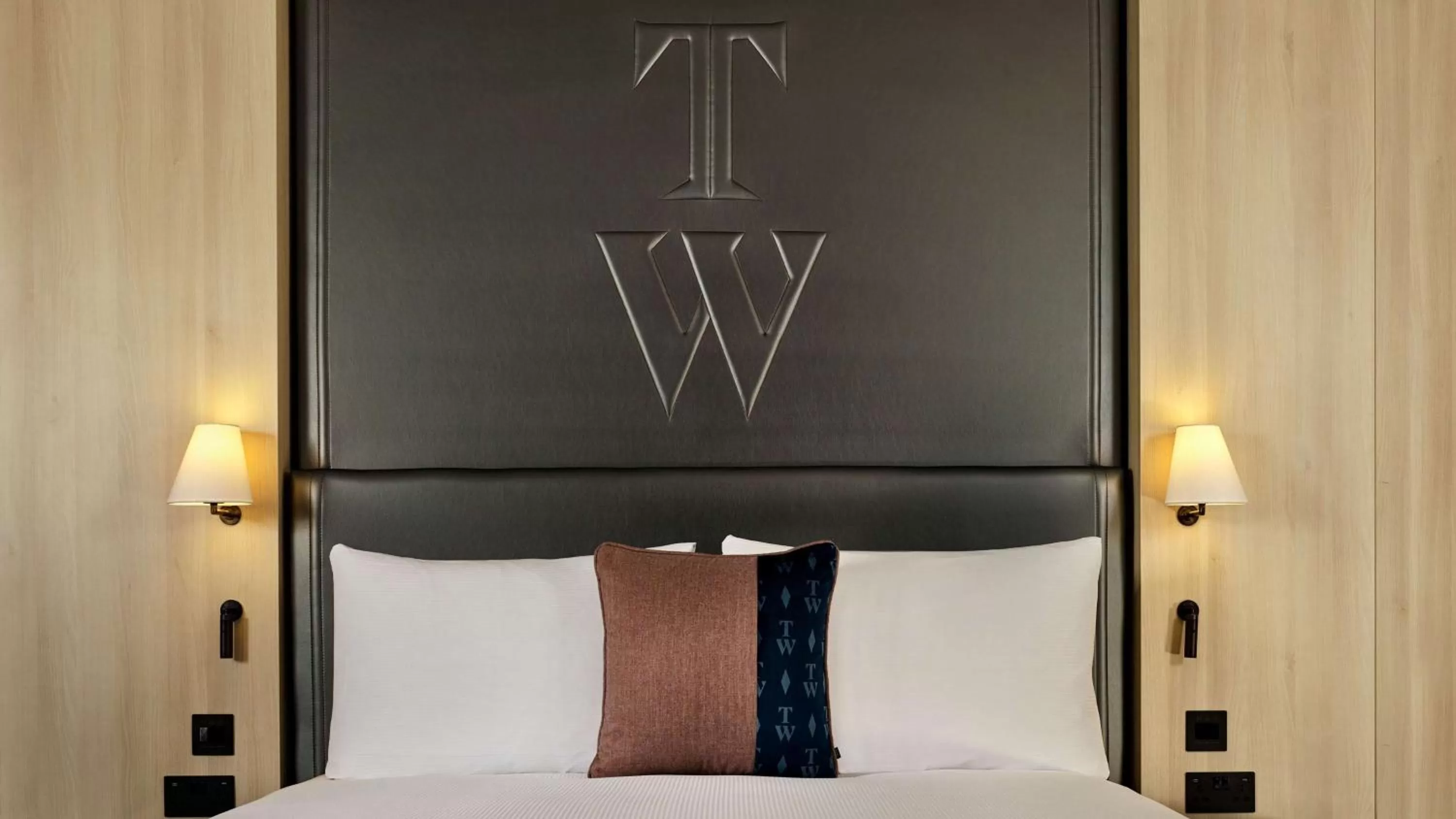 Bedroom, Bed in The Westminster London, Curio Collection by Hilton