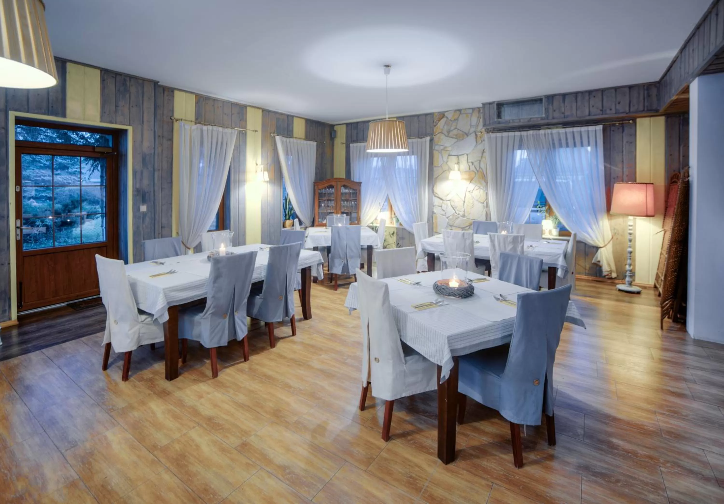 Restaurant/Places to Eat in Restauracja Sidło