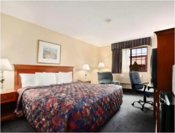 Photo of the whole room, Bed in Days Inn by Wyndham Keene NH