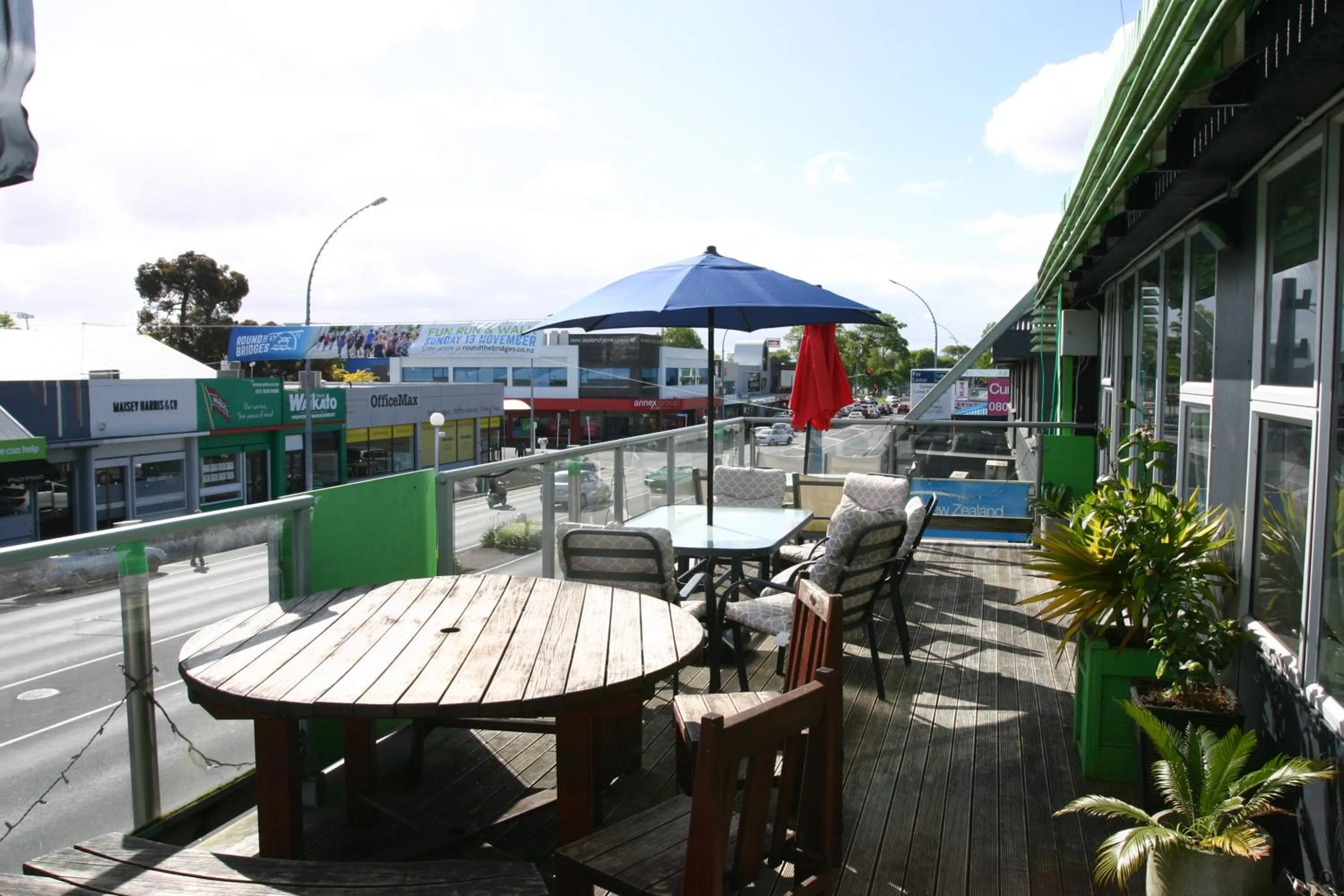 Seating area in Backpackers Central Hamilton
