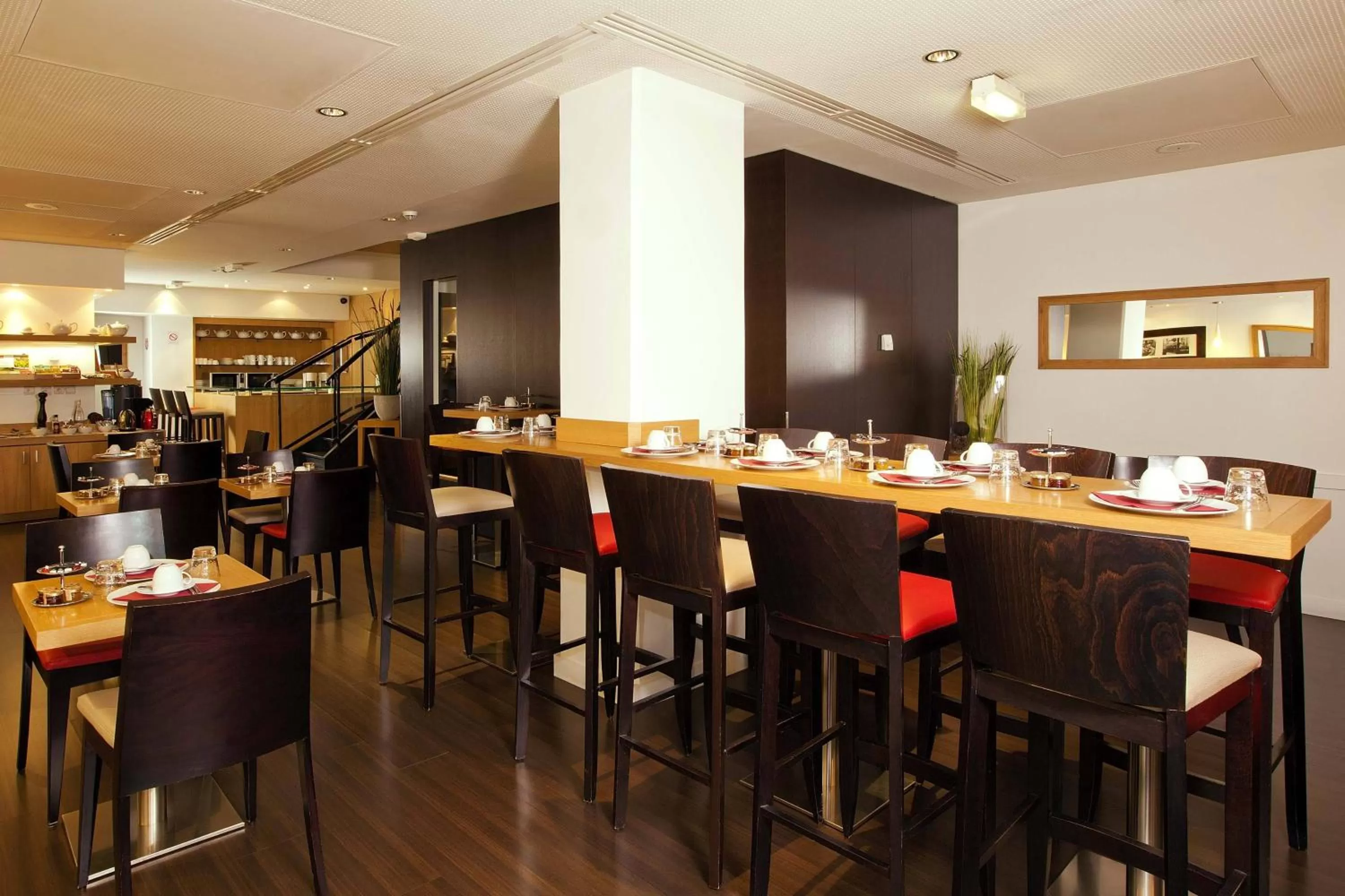 Restaurant/places to eat in Residhome Paris Opéra