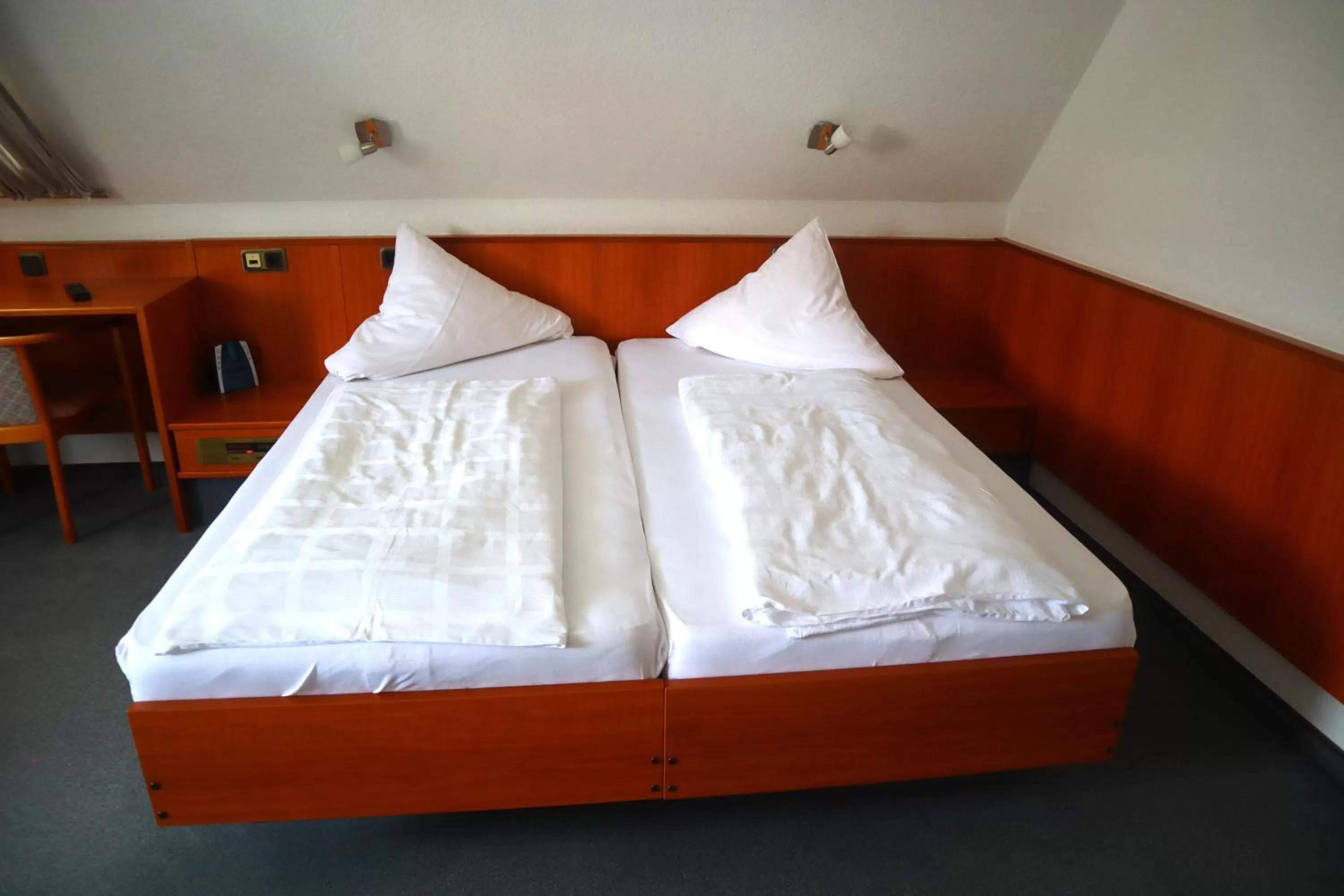 Photo of the whole room, Bed in Pension Zur Harburg