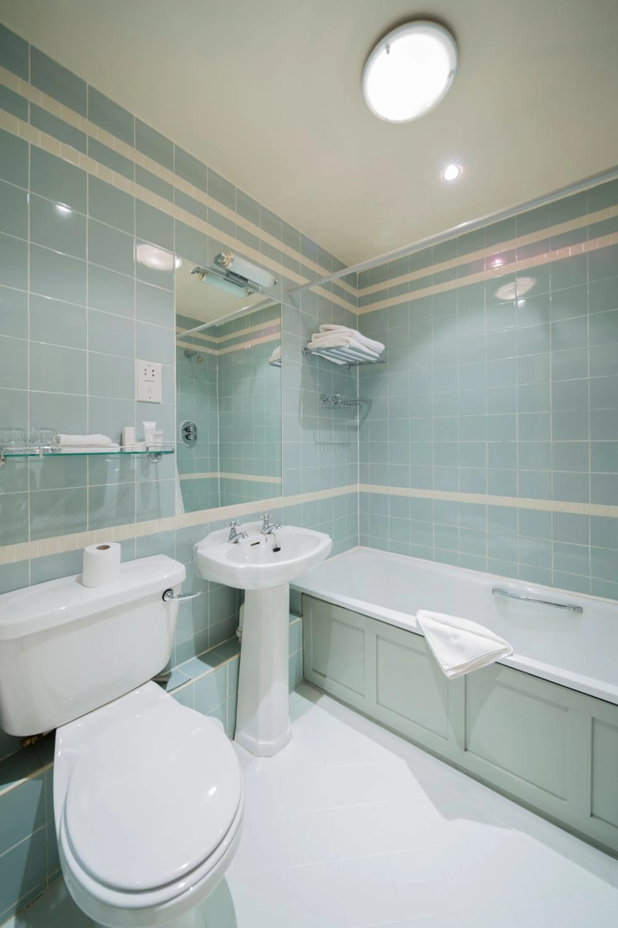 Bathroom in Aberdeen Lodge