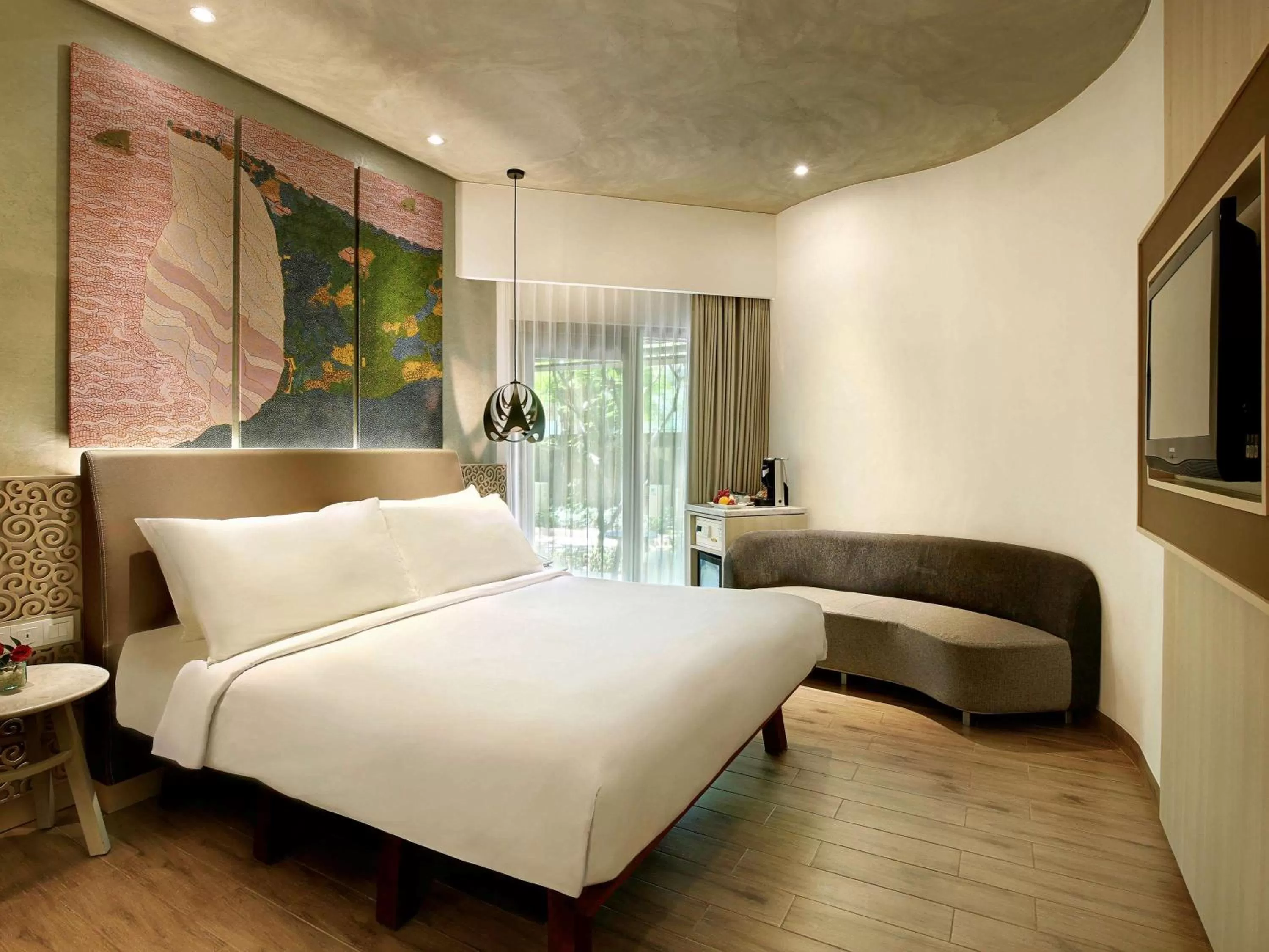 Photo of the whole room, Bed in Mercure Kuta Bali