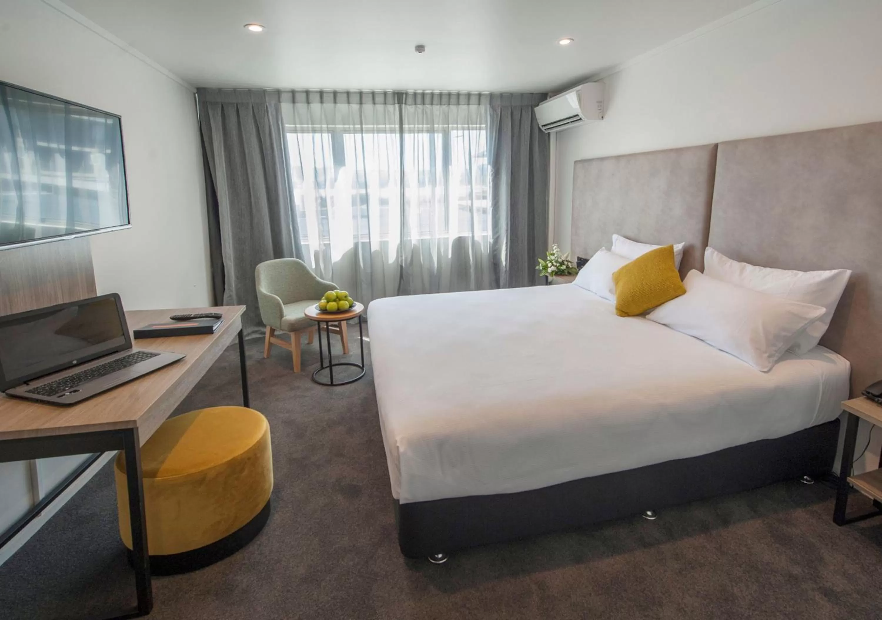 TV and multimedia, Bed in Sudima Hotel Lake Rotorua