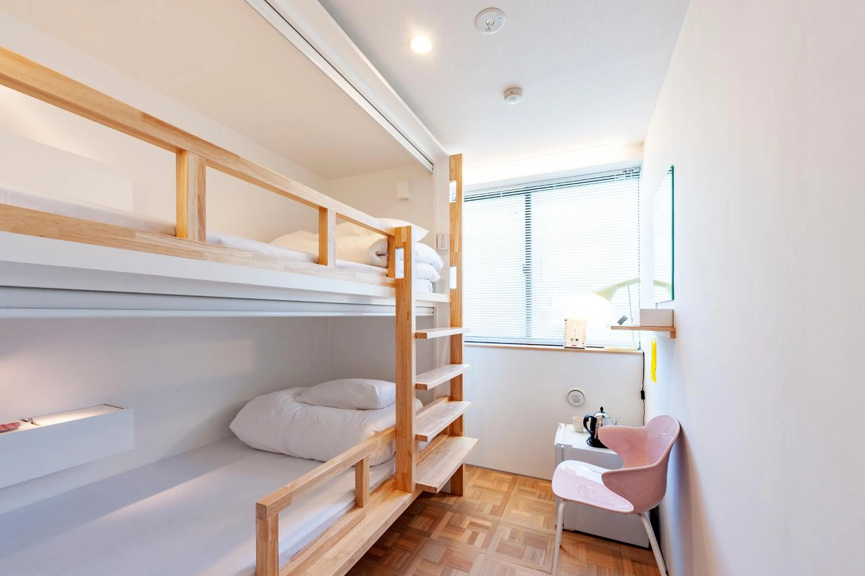 Photo of the whole room, Bed in plat hostel keikyu haneda home