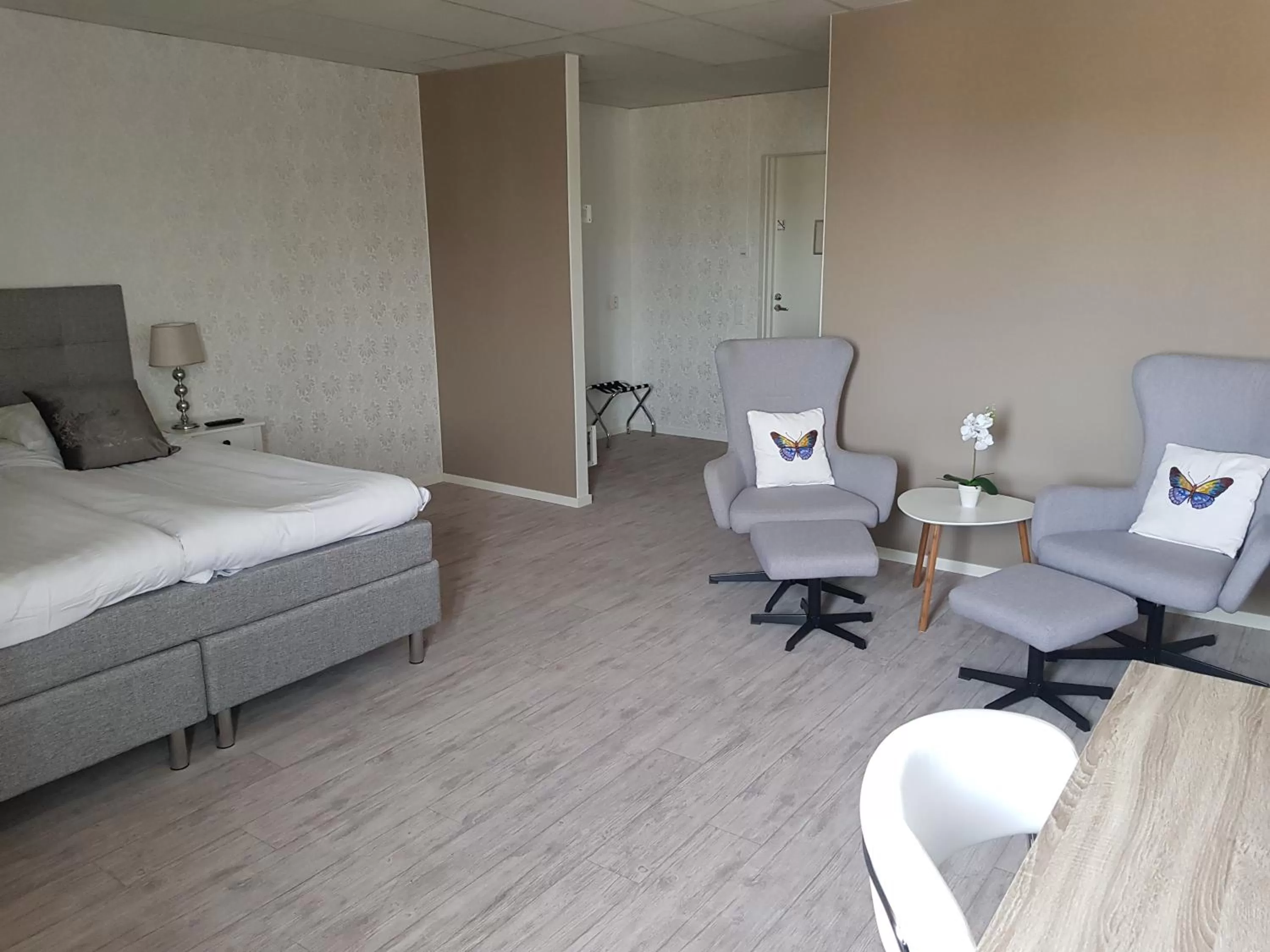 Bathroom, Bed in Centralhotellet