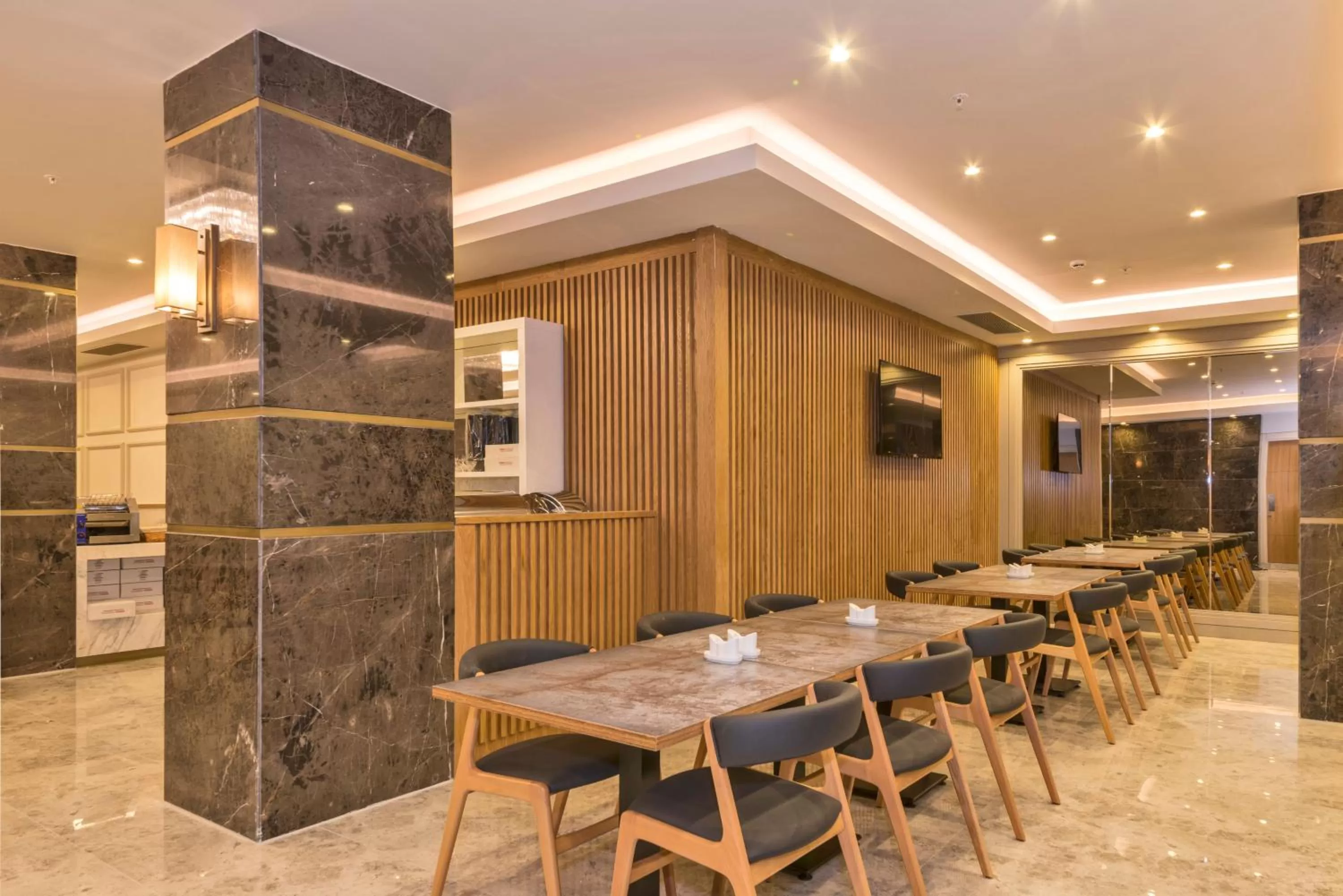 Dining area in Golden Royal Hotel