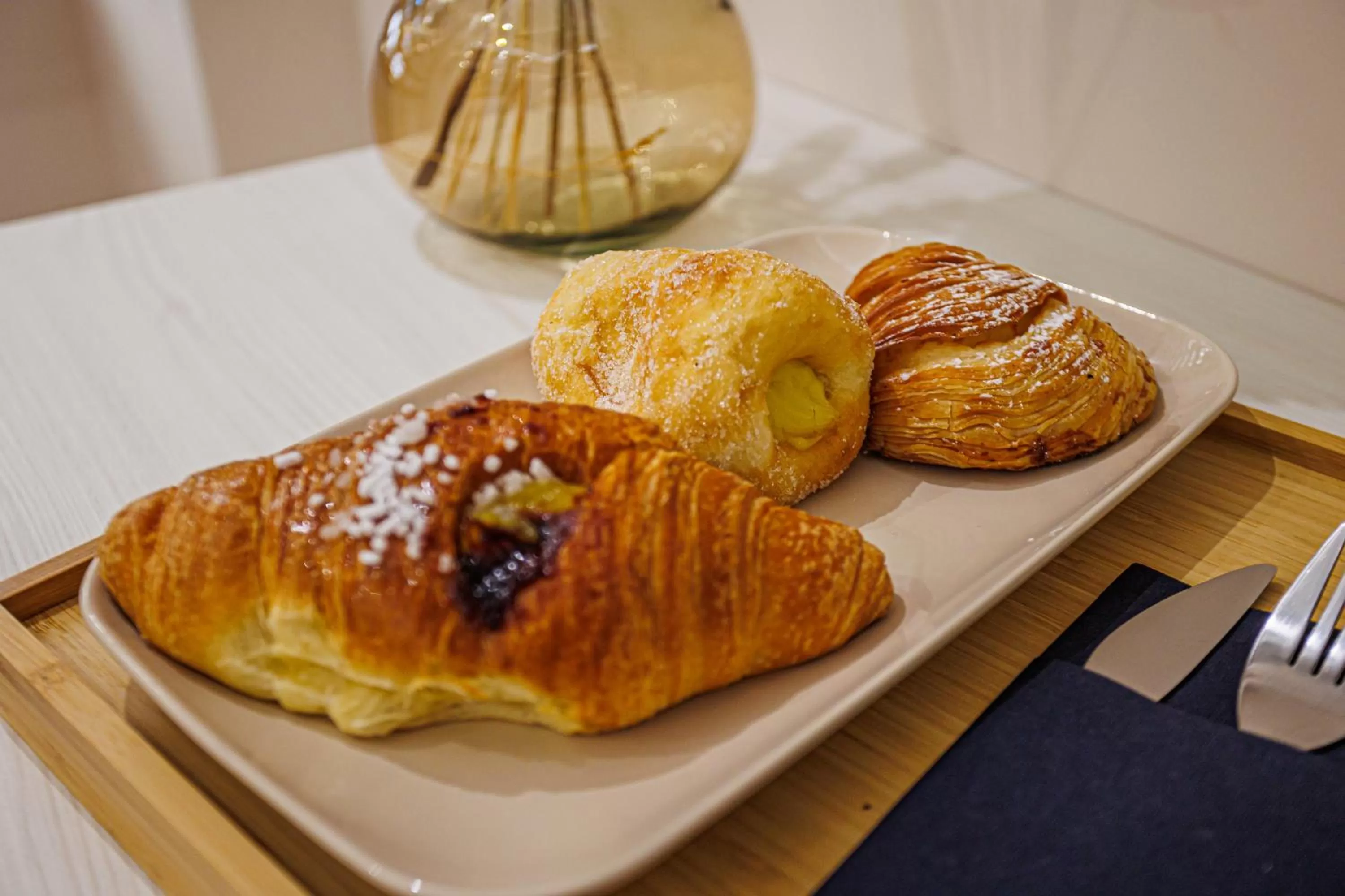 Breakfast in Peca's room