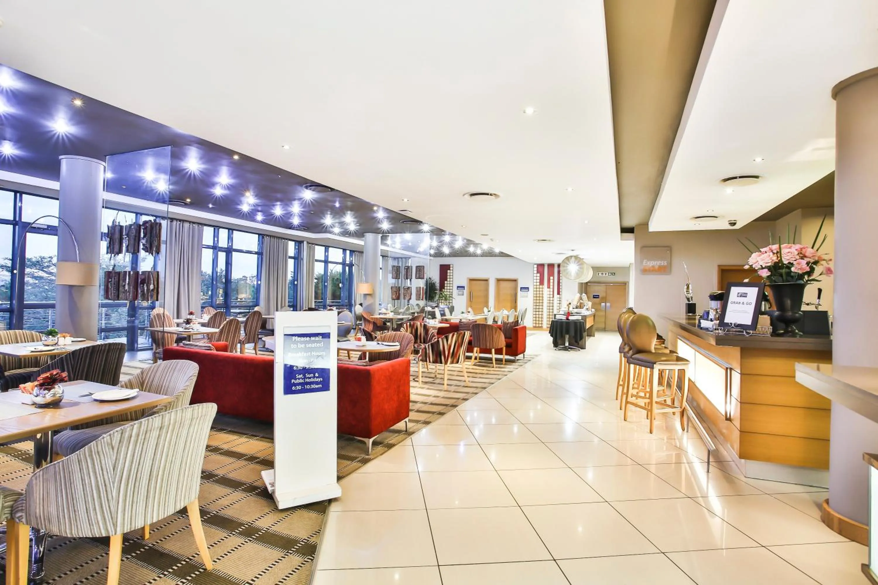 Restaurant/places to eat in Holiday Inn Express Sandton-Woodmead by IHG