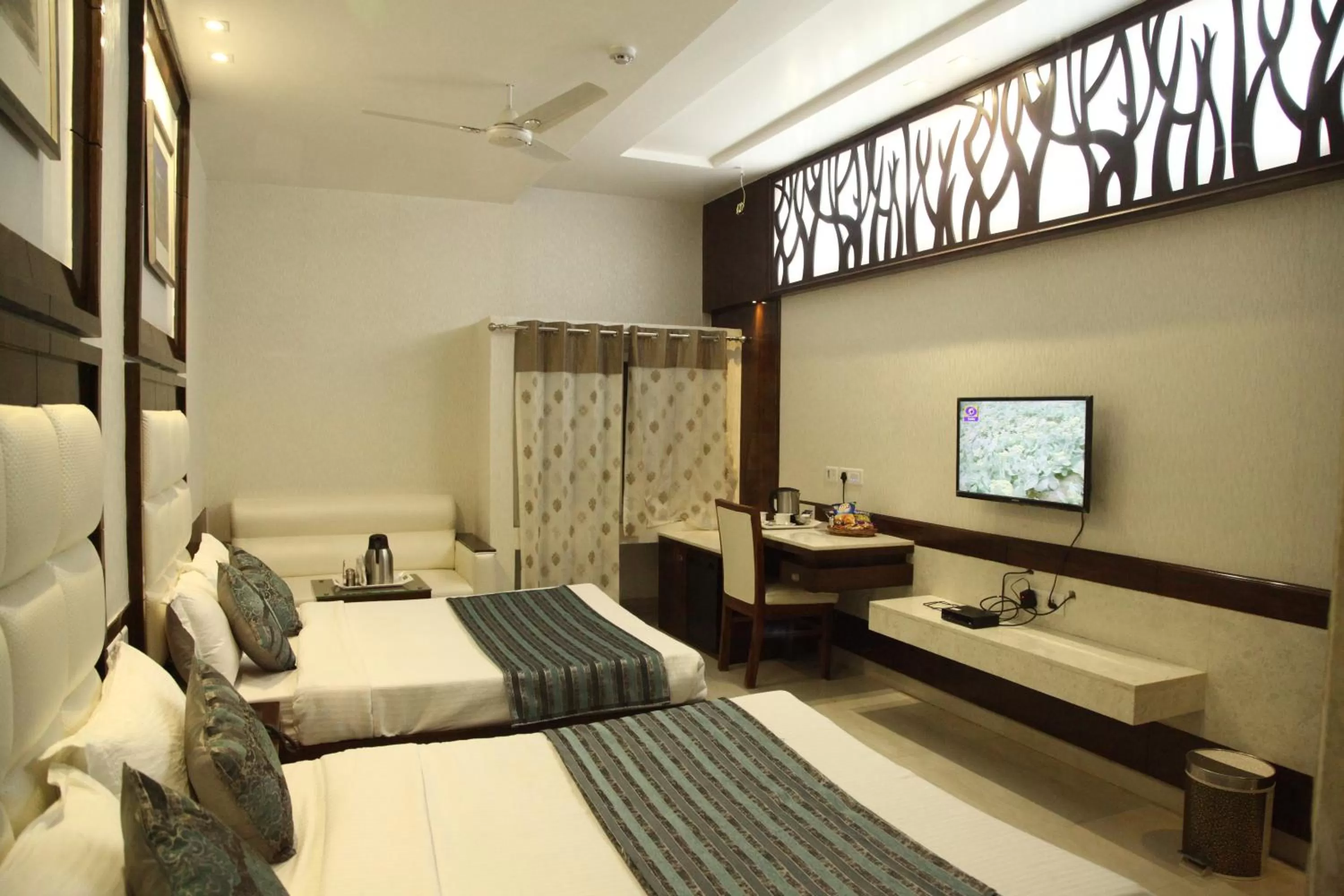 Bedroom, Bed in Hotel Emerald