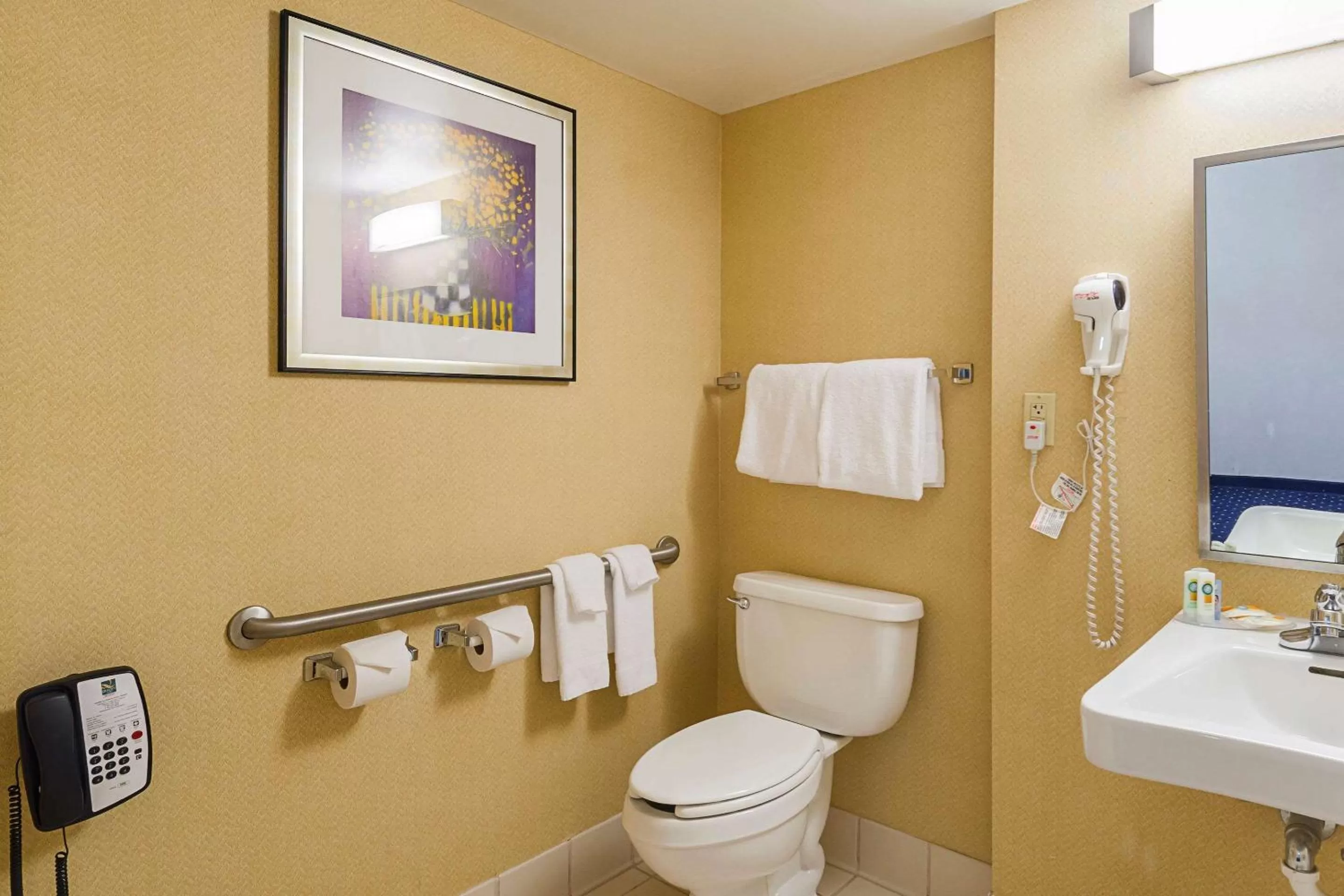 Bedroom in Quality Inn Boston-Revere