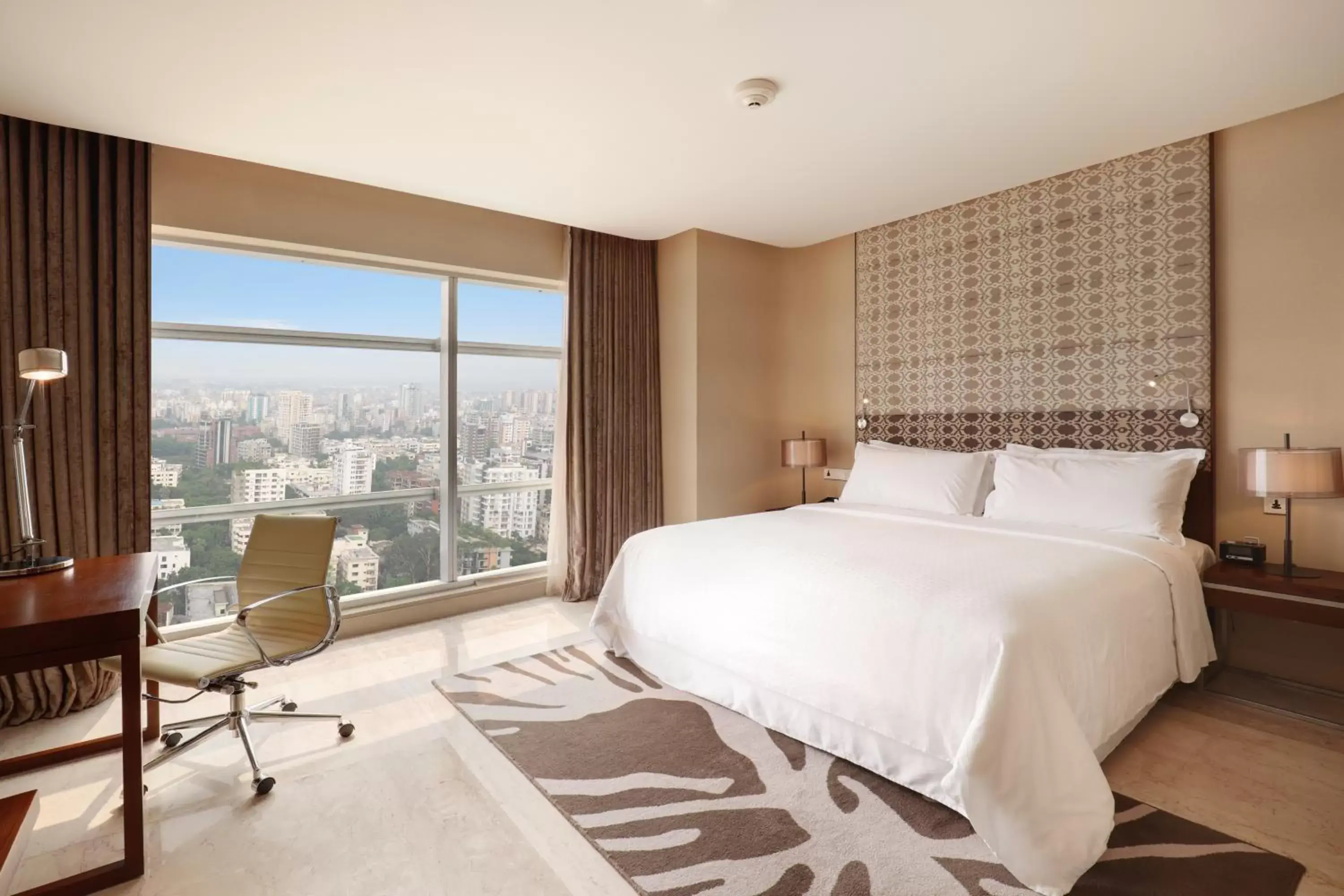 Standard King Room in Crowne Plaza Dhaka Gulshan by IHG Standard King Room in Crowne Plaza Dhaka Gulshan by IHG