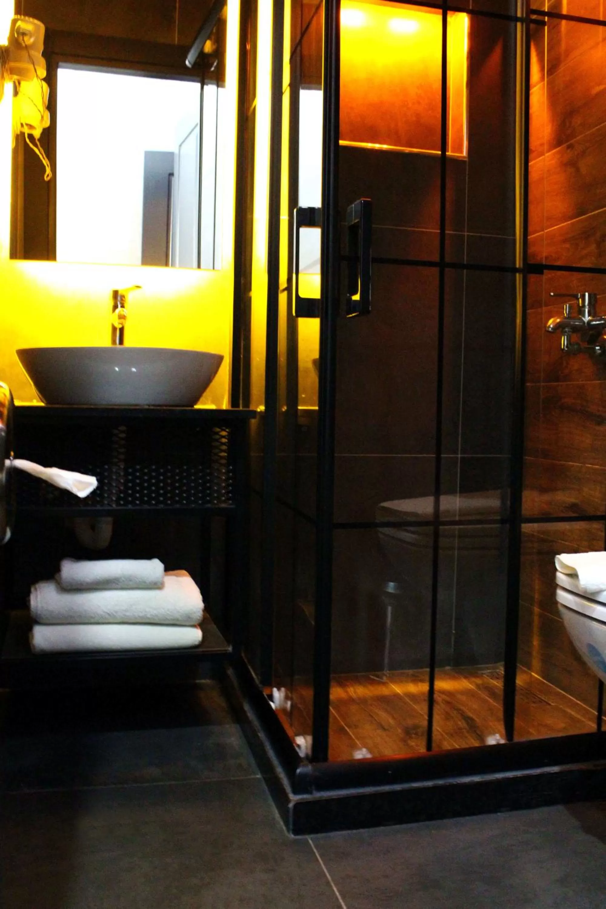 Shower in Istanbul Fair Hotel