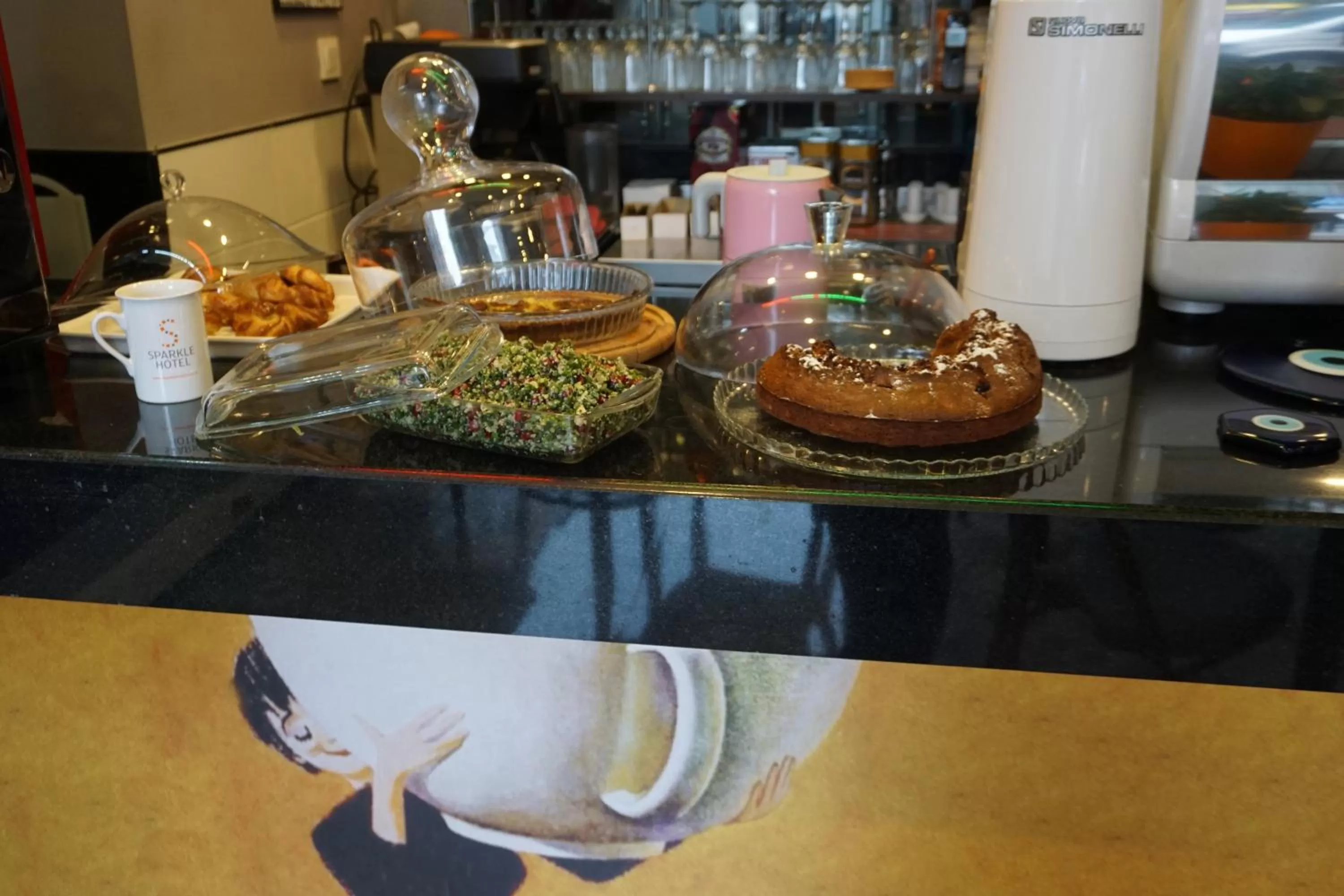 Restaurant/places to eat in Sparkle Hotel