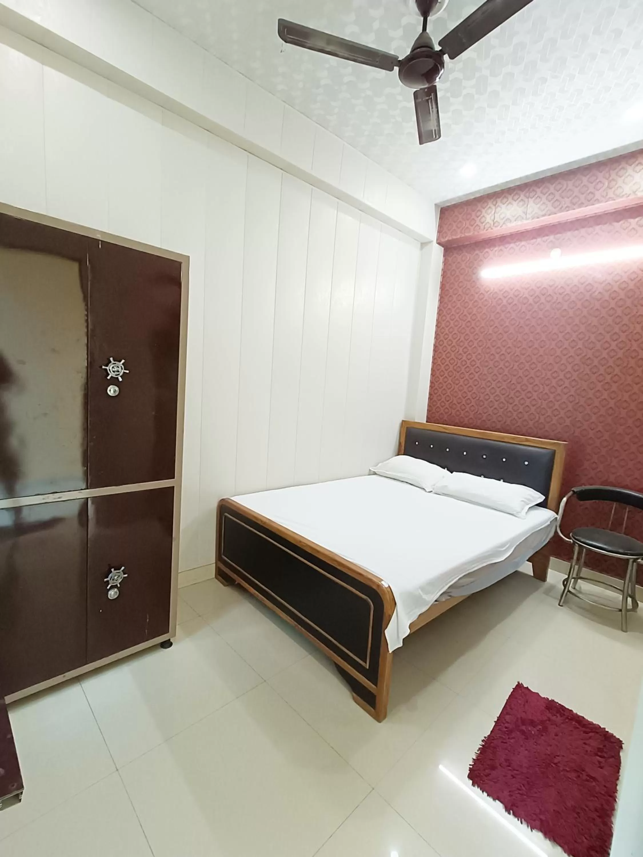 VIP, Bed in Saraswati Palace